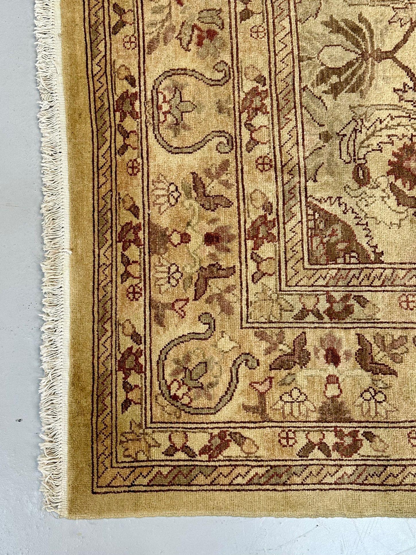 Tappeto indiano, design Tabriz, tappeto di lana annodato, inizio XXI secolo in vendita 8