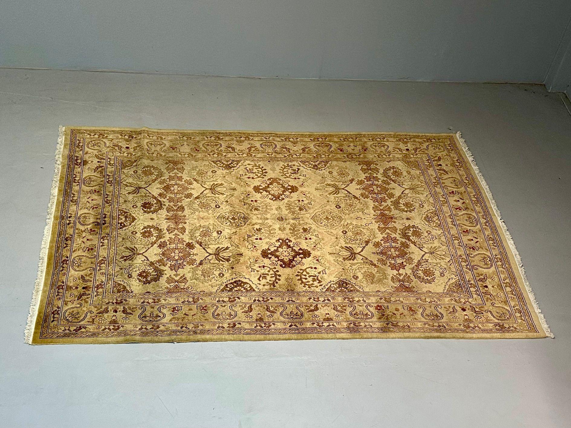Tappeto indiano, design Tabriz, tappeto di lana annodato, inizio XXI secolo

Circa 1990/2000 Tappeto finemente annodato prodotto in India con un disegno Tabriz all over. Lana.

106