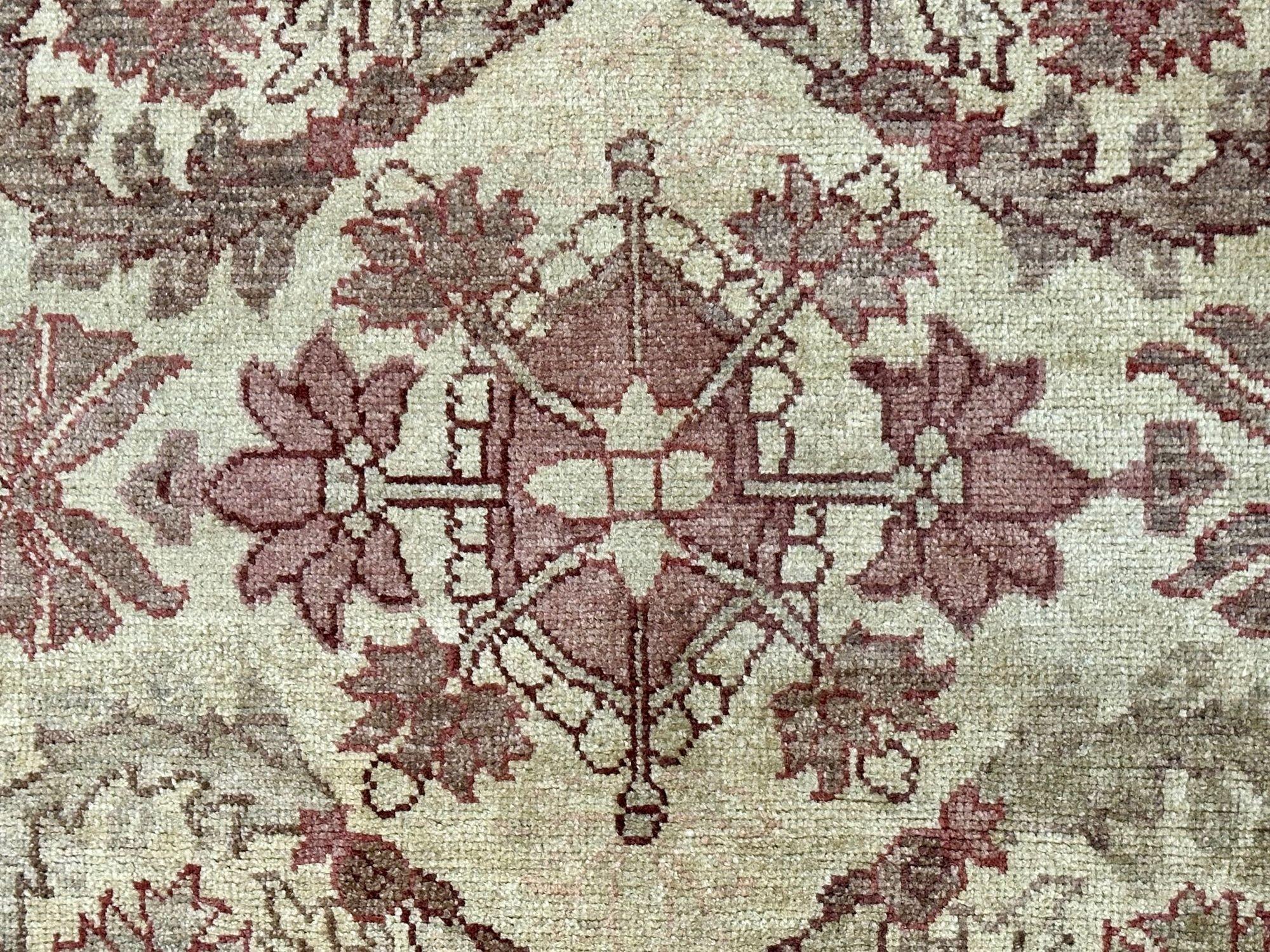 Lana Tappeto indiano, design Tabriz, tappeto di lana annodato, inizio XXI secolo in vendita
