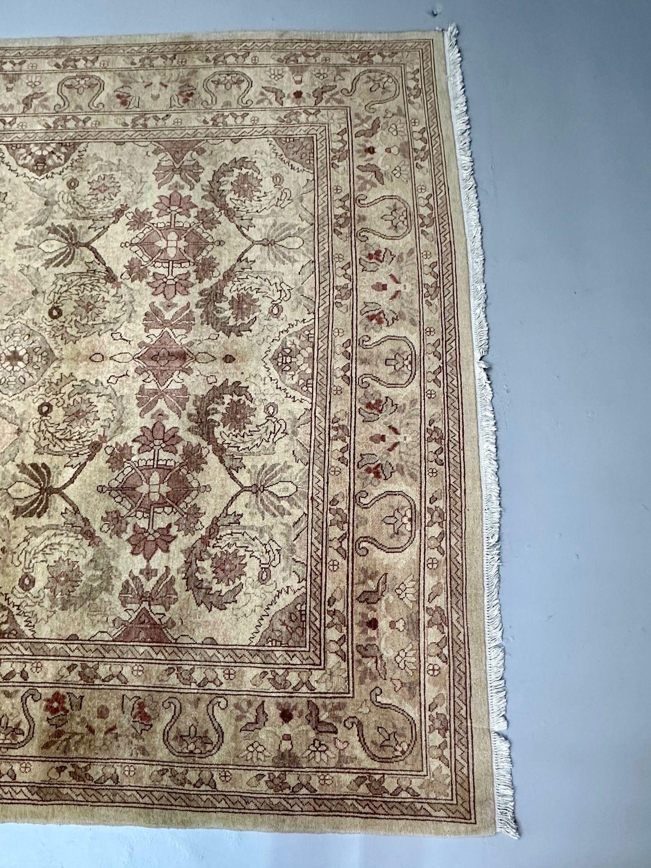 Tappeto indiano, design Tabriz, tappeto di lana annodato, inizio XXI secolo in vendita 3