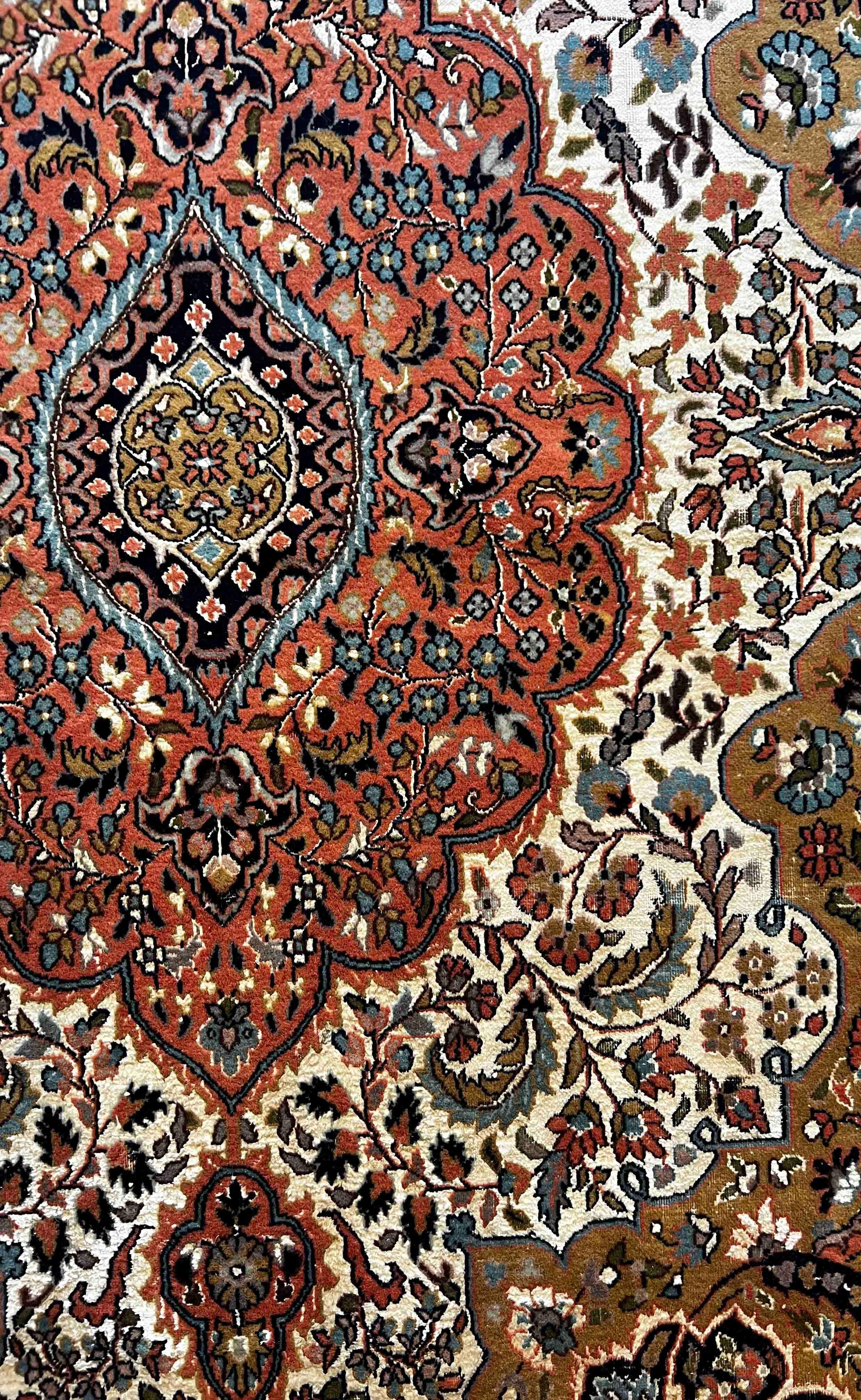  Indian Carpet Wool and Silk, 20th Century - N° 736 For Sale 5