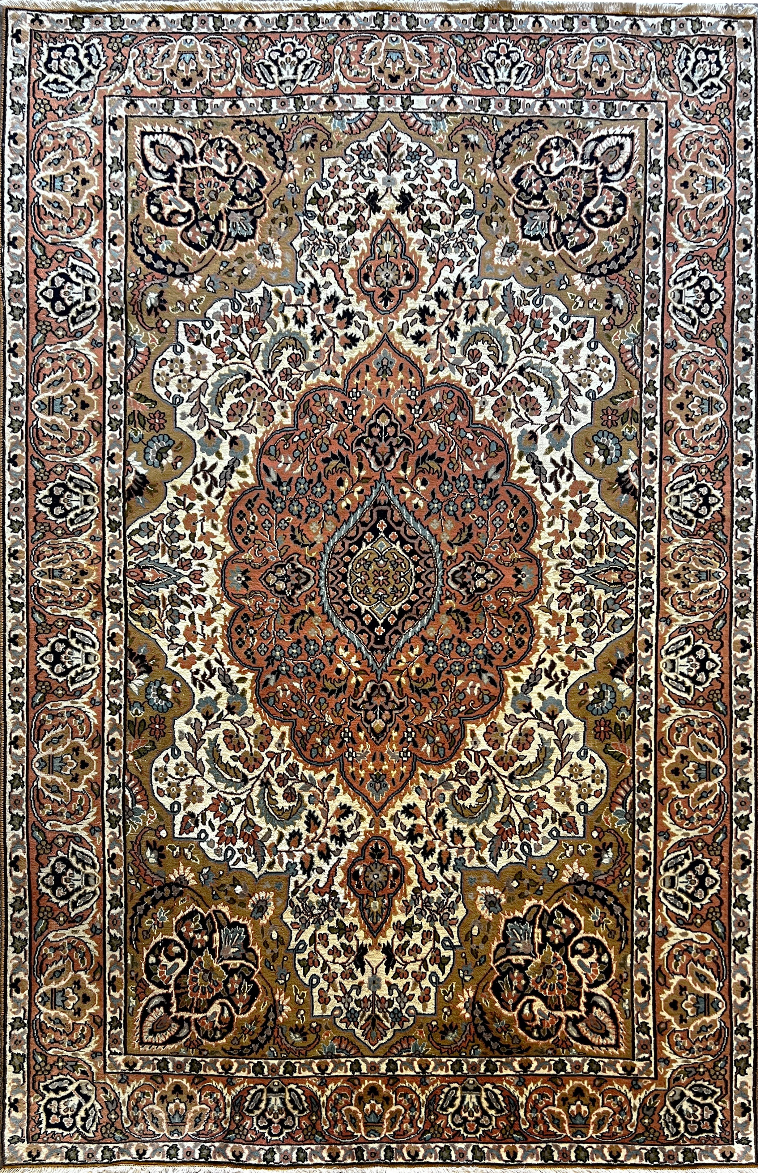 Indische Teppiche aus Wolle und Seide, 20. Jahrhundert - N° 736 im Angebot