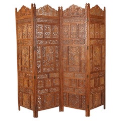 Biombo indio de teca tallada y calada, c. 1900-25