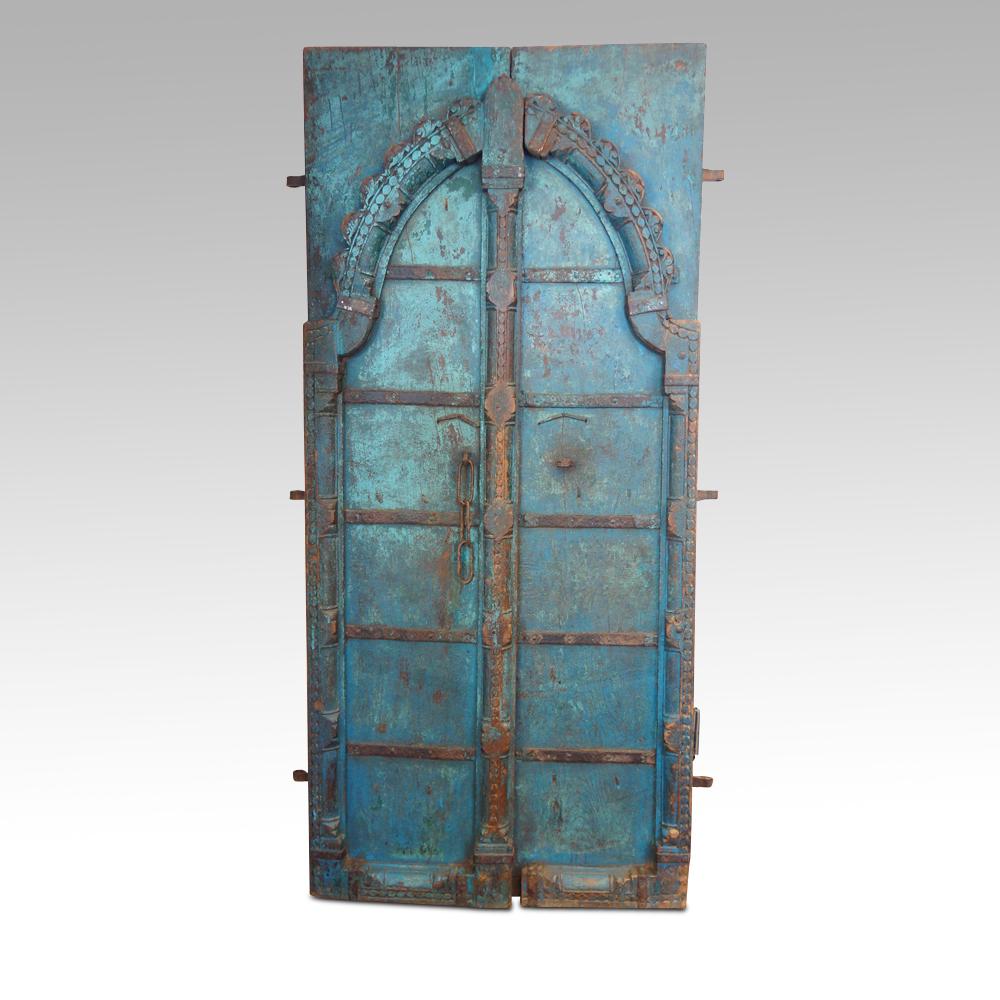 Indian Carved Teak Doors with Original Paint In Good Condition In Salisbury, Wiltshire