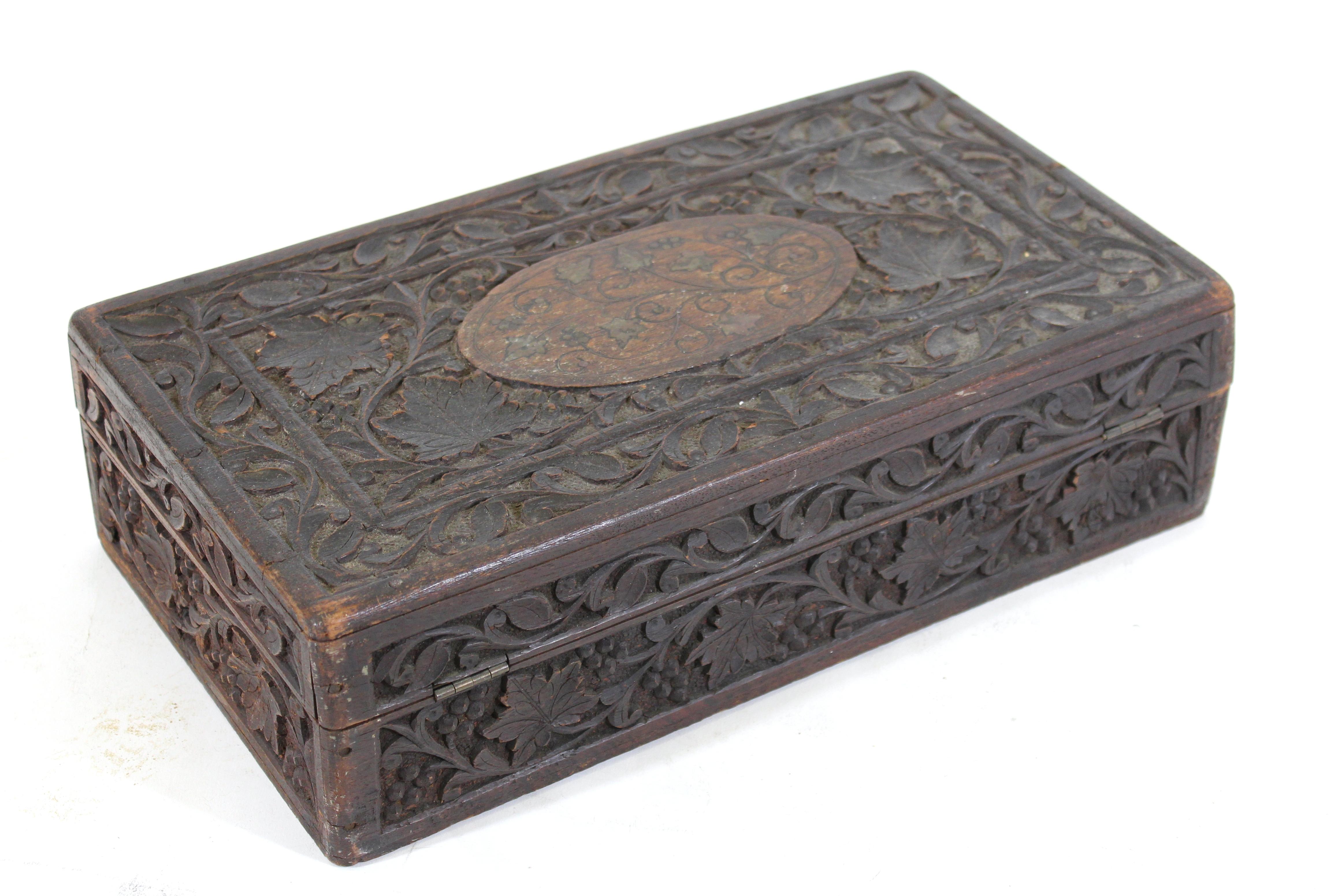 Indian Carved Wood Humidor Box In Good Condition For Sale In New York, NY