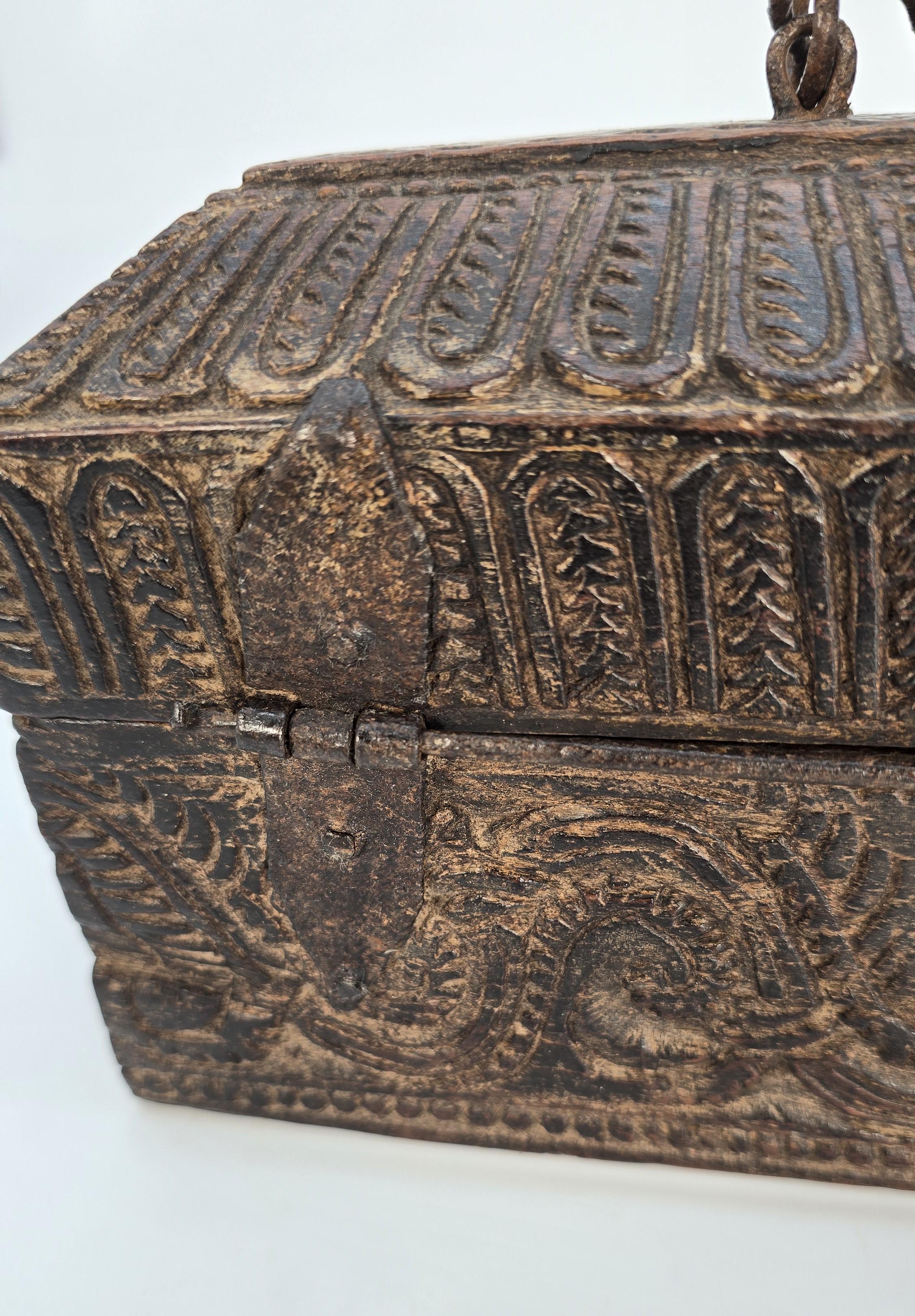 Indian carved wood spice box, late 17th century, circa 1790 For Sale 7