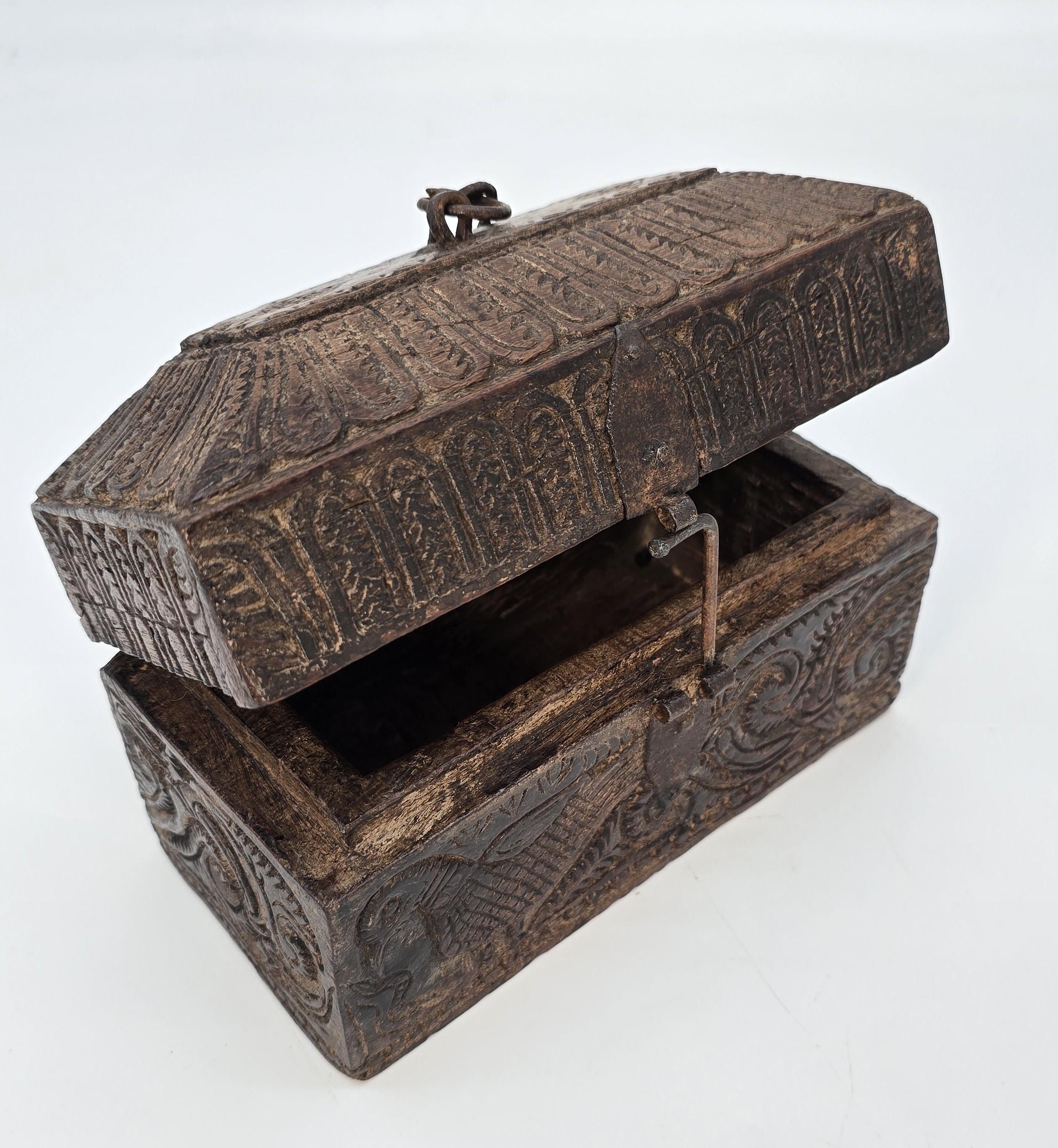 Indian carved wood spice box, late 17th century, circa 1790 For Sale 10