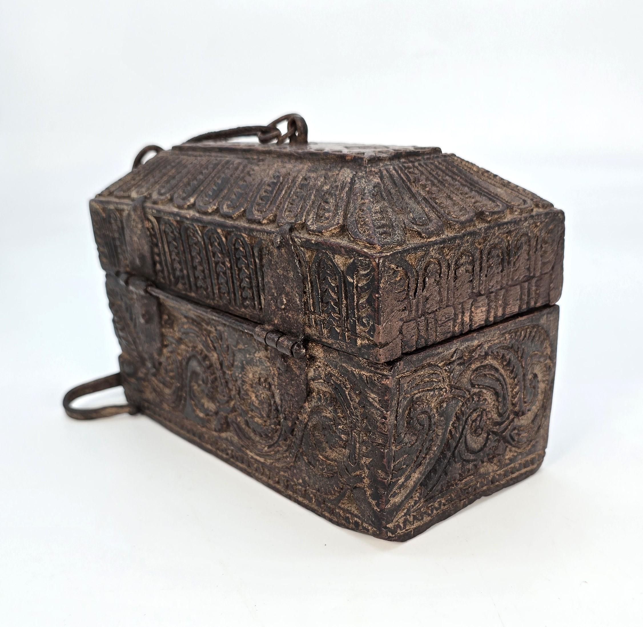 Indian carved wood spice box, late 17th century, circa 1790 For Sale 2