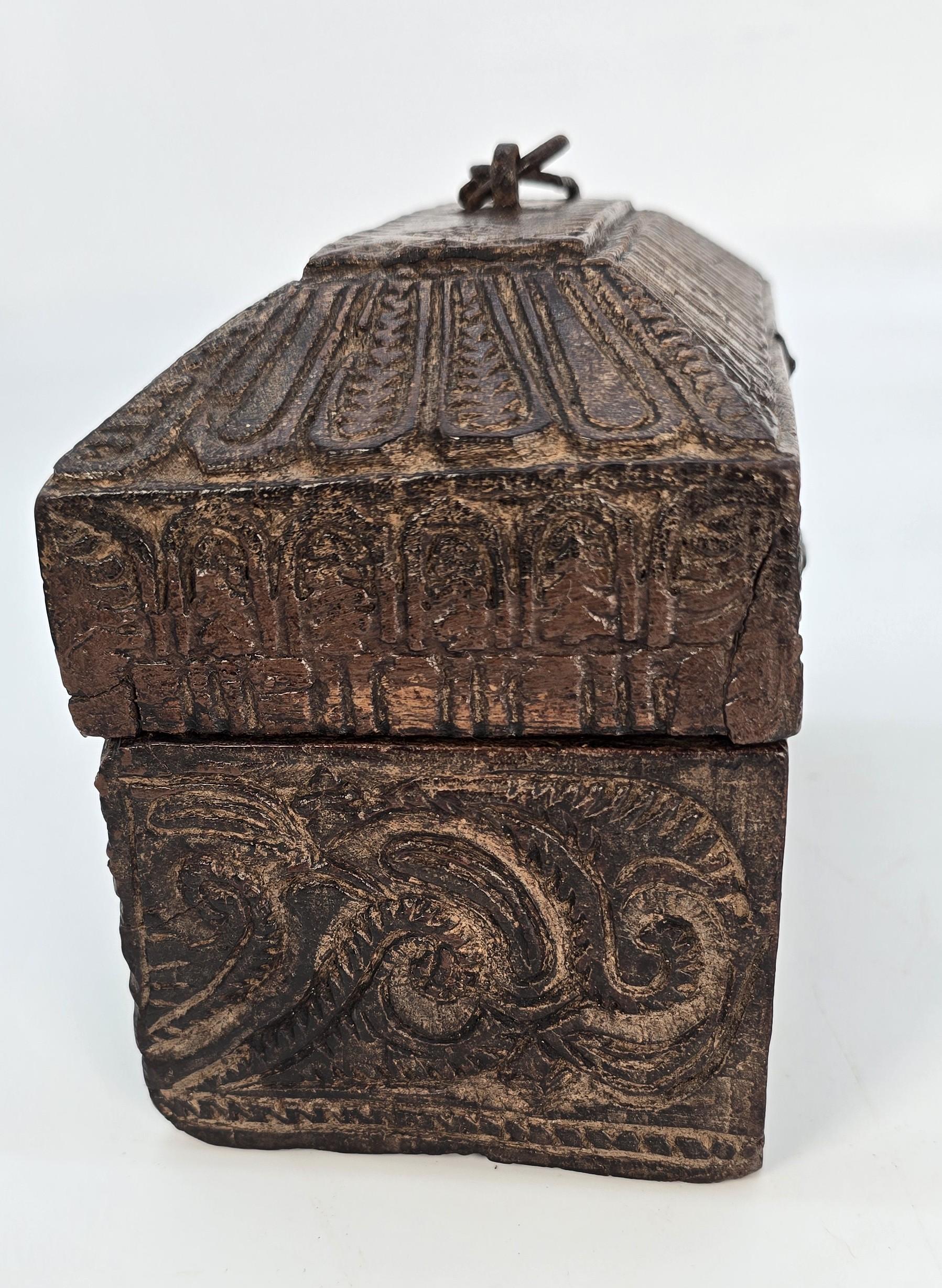 Indian carved wood spice box, late 17th century, circa 1790 For Sale 3