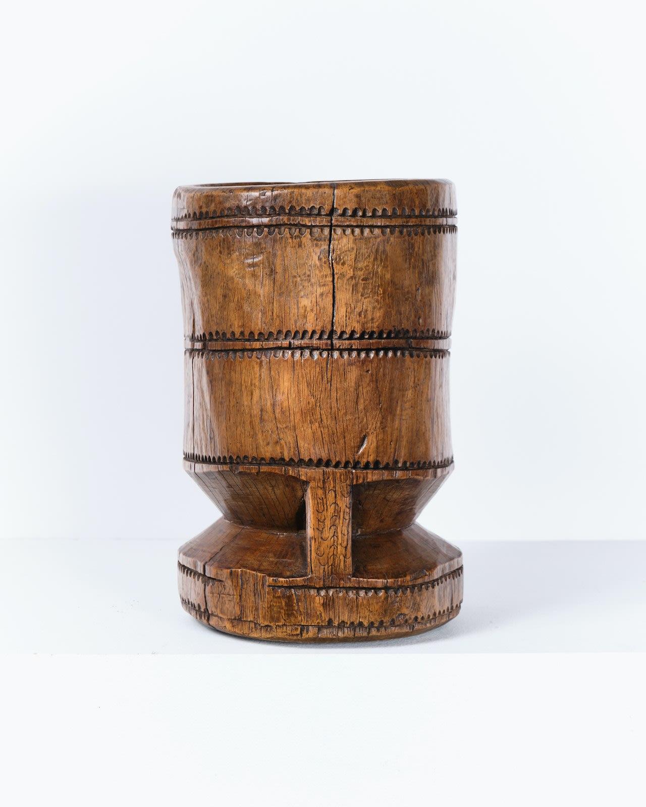 c.1800
Teca
H30 x D20 cm 