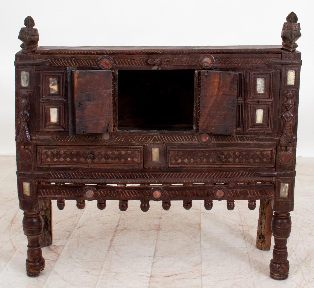 Indian Damachiya Dowry Chest In Good Condition For Sale In New York, NY