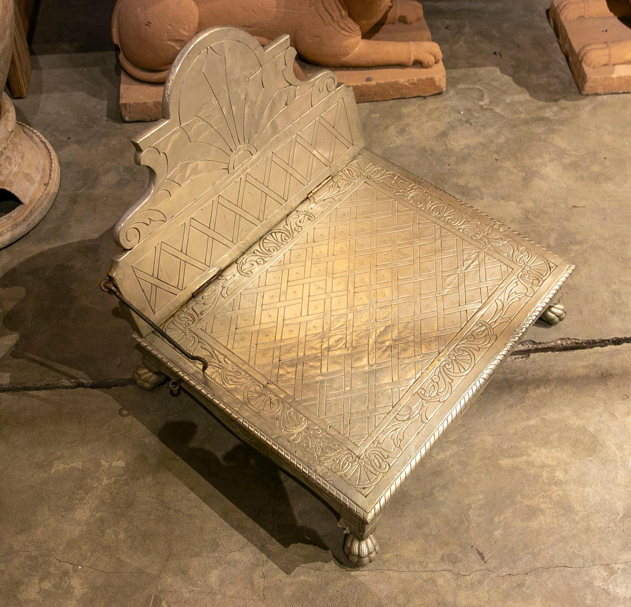 Chaise indienne décorée en bois plaqué métal avec dossier inclinable en vente 8