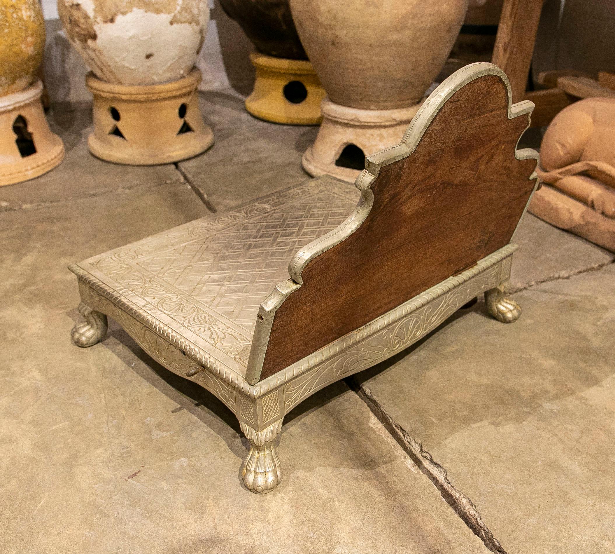 Chaise indienne décorée en bois plaqué métal avec dossier inclinable en vente 10
