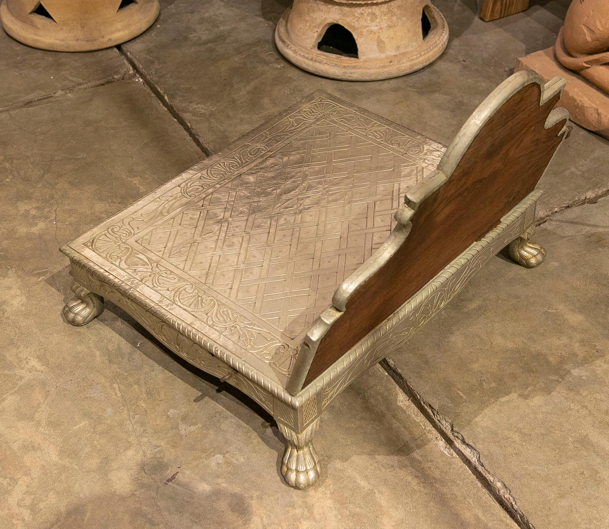 Chaise indienne décorée en bois plaqué métal avec dossier inclinable en vente 11
