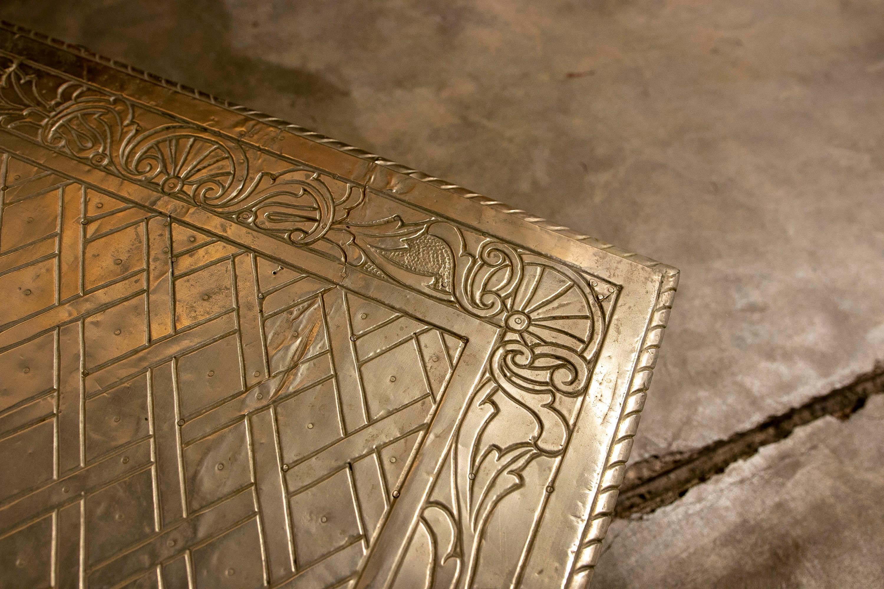 Chaise indienne décorée en bois plaqué métal avec dossier inclinable en vente 4