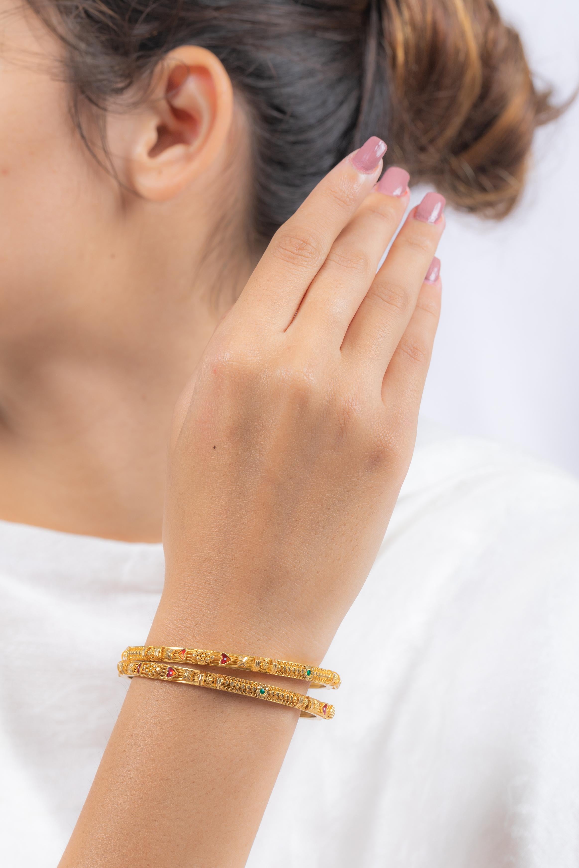 Bracelet jonc en or jaune 18 carats à motif indien pour femmes en vente 2