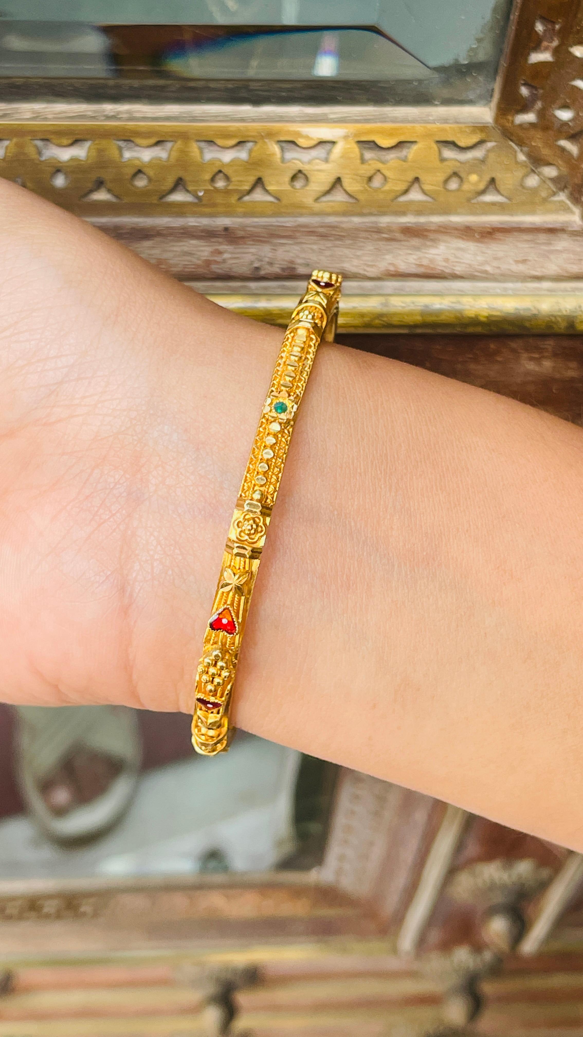 Bracelet jonc en or jaune 18 carats à motif indien pour femmes en vente 1