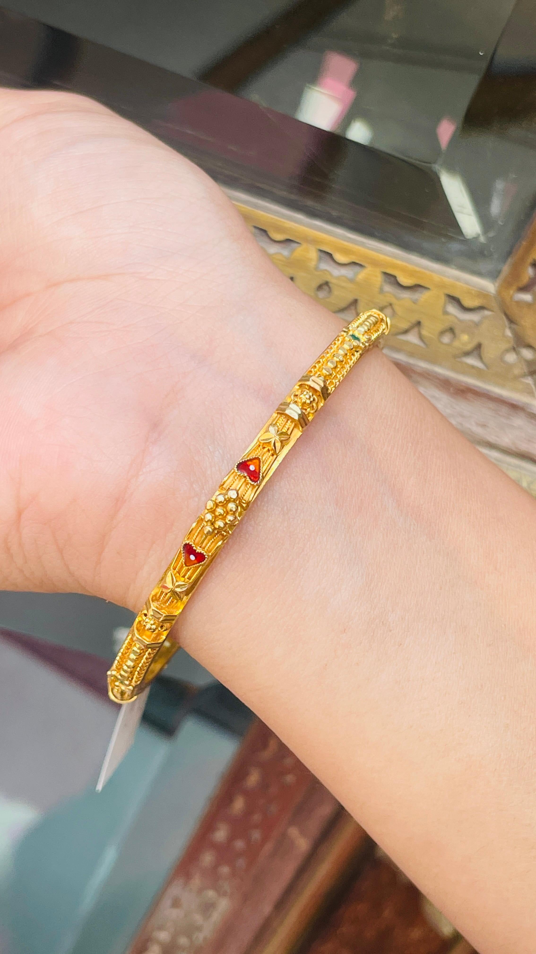 Bracelet jonc en or jaune 18 carats à motif indien pour femmes en vente 3