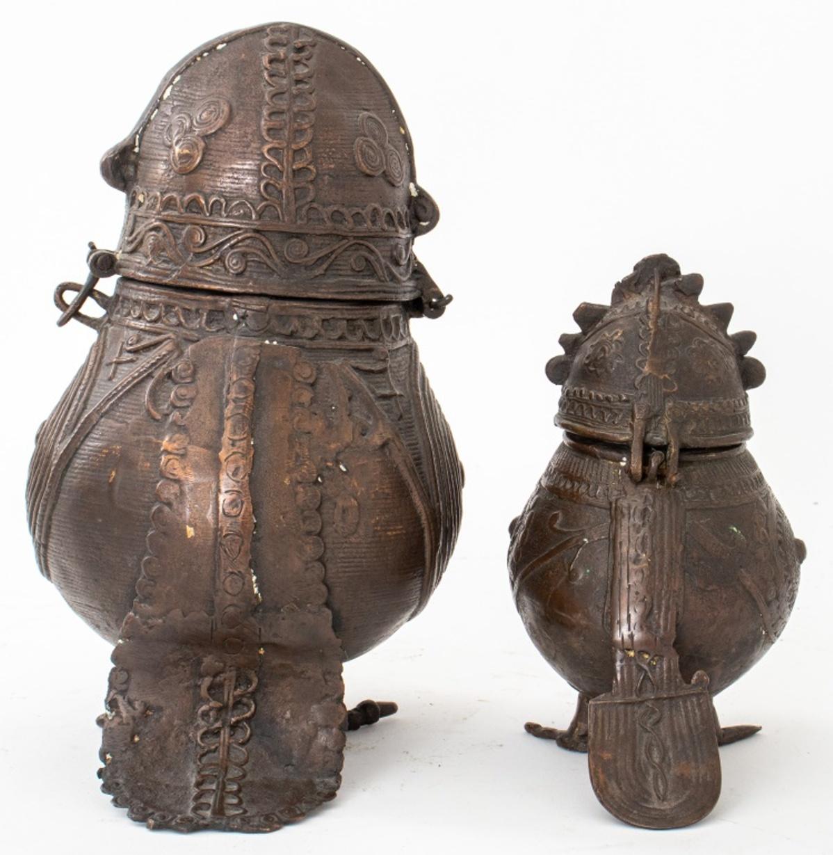 Indische Dhokra-Bronze- Eulenbehälter, ca. 1900, Paar im Angebot 1