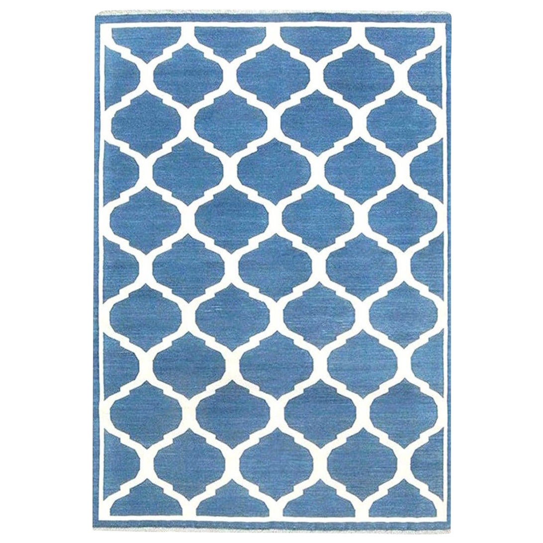 Tappeto indiano Dhurrie Design in cotone blu e bianco fatto a mano di Doris Leslie Blau