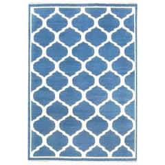 Indischer blauer und weißer handgefertigter Baumwollteppich im Dhurrie-Design von Doris Leslie Blau
