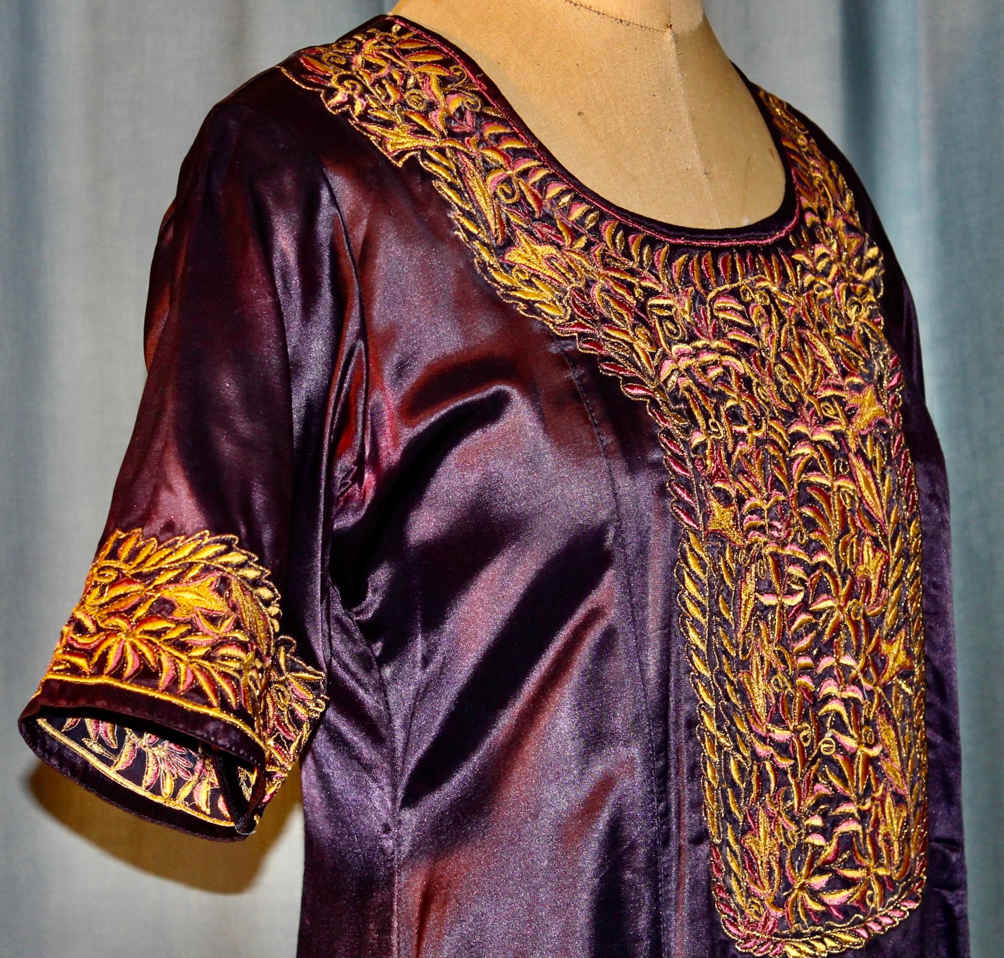 Robe caftan brodée indienne en vente 5