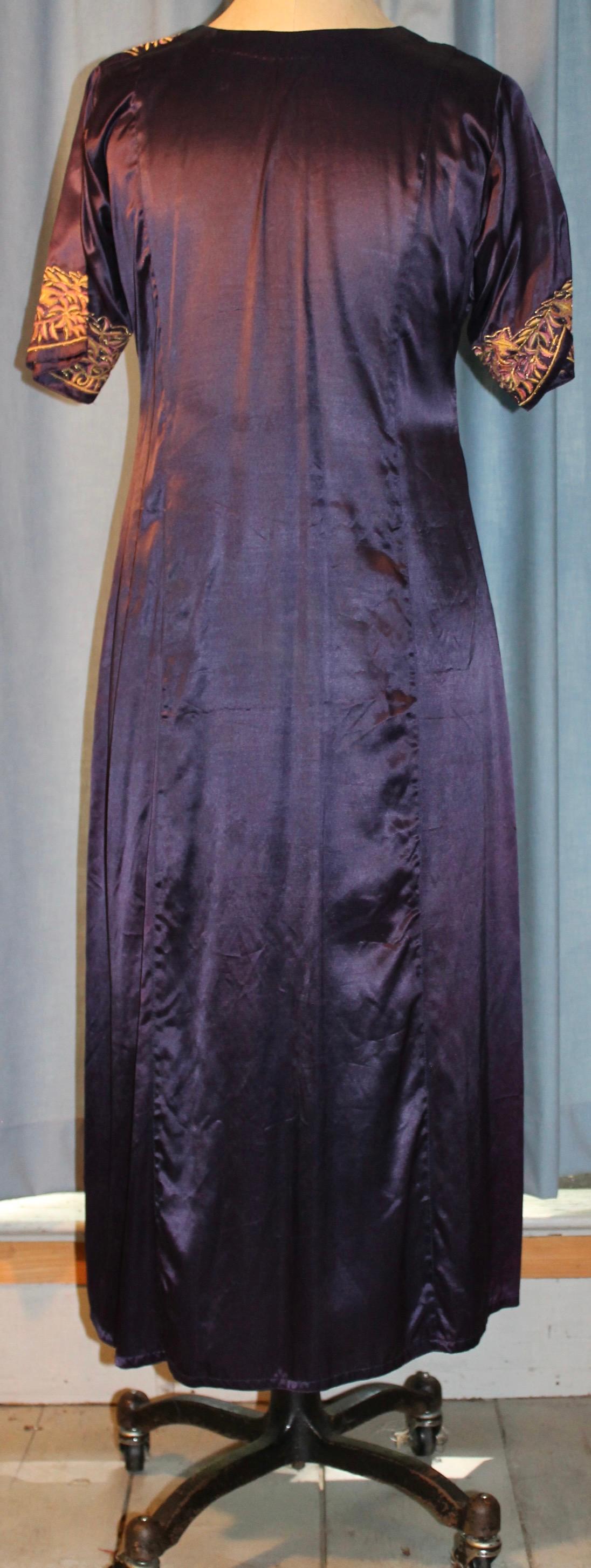 Robe caftan brodée indienne en vente 1
