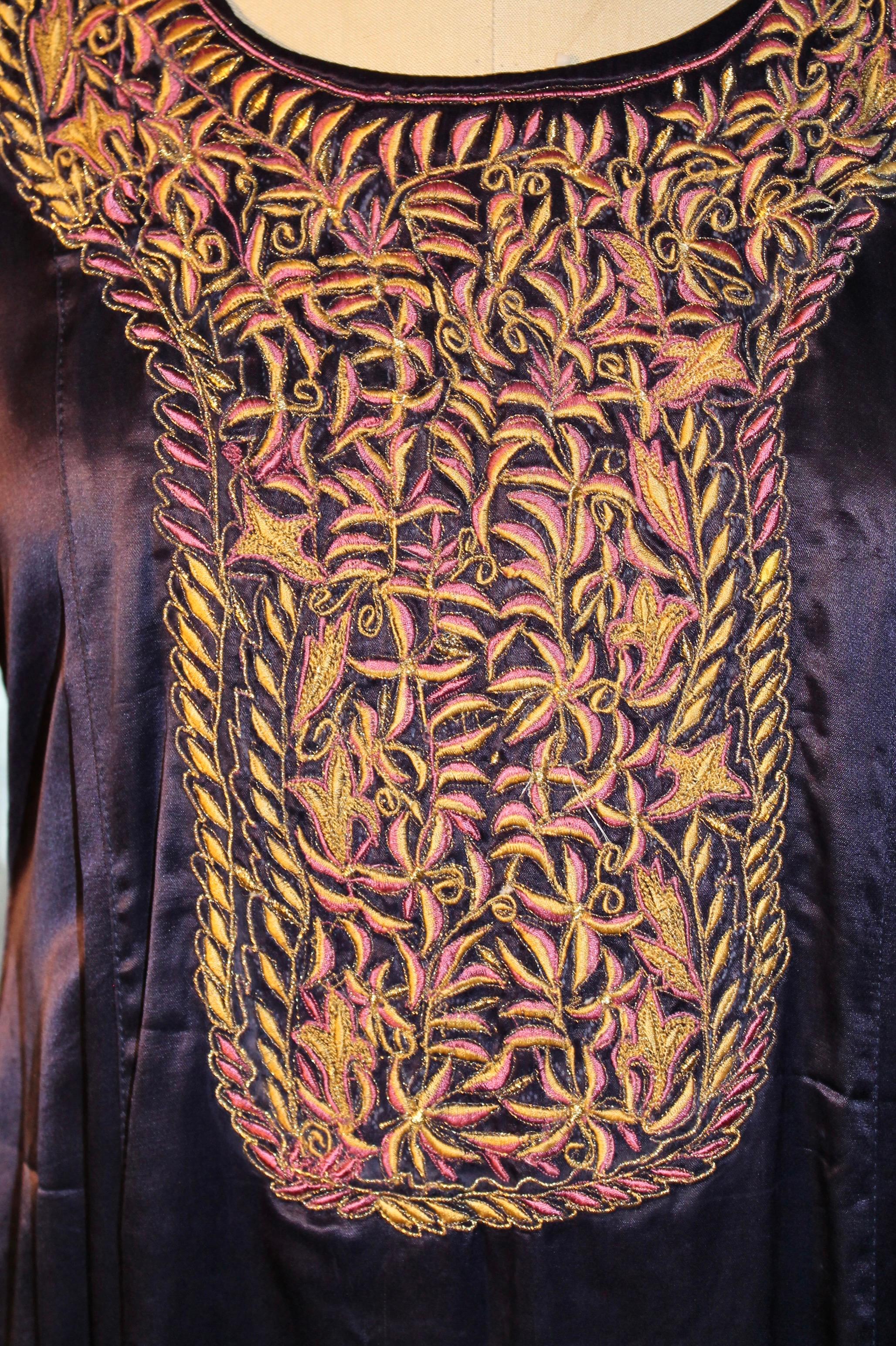 Robe caftan brodée indienne en vente 2