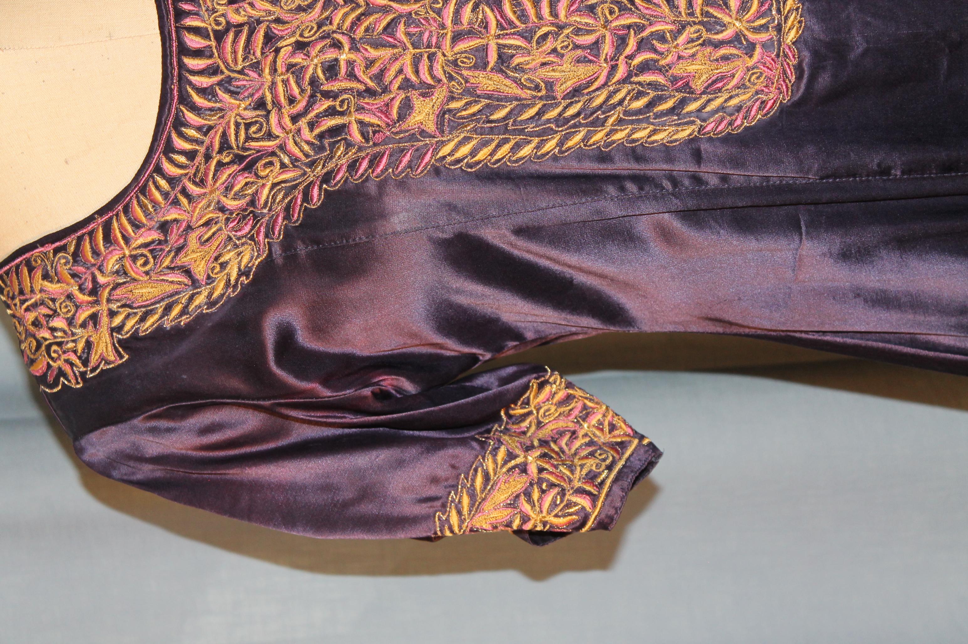 Robe caftan brodée indienne en vente 3