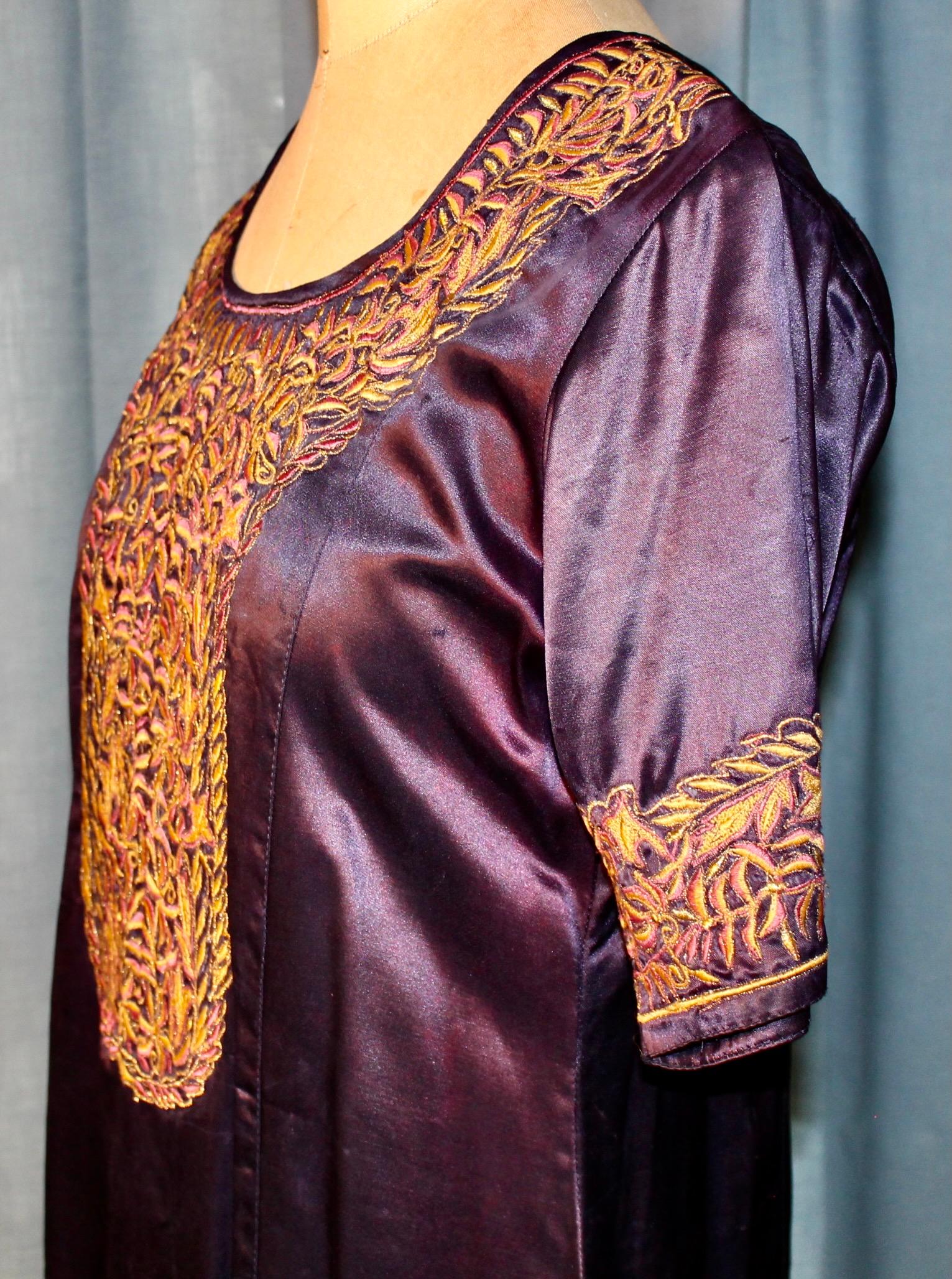 Robe caftan brodée indienne en vente 4