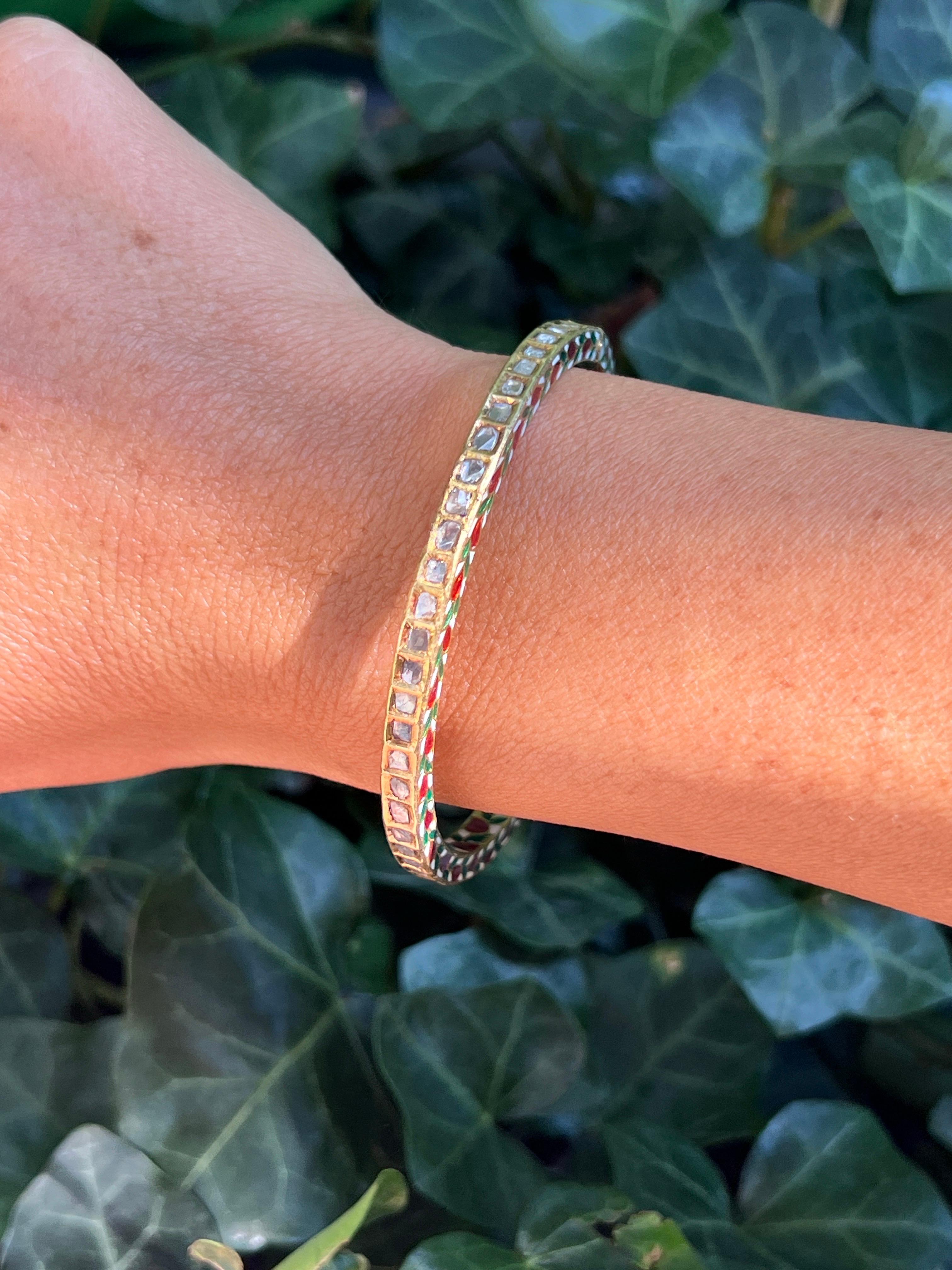 Indian Enamel and Diamond Bangle Corte rosa en venta