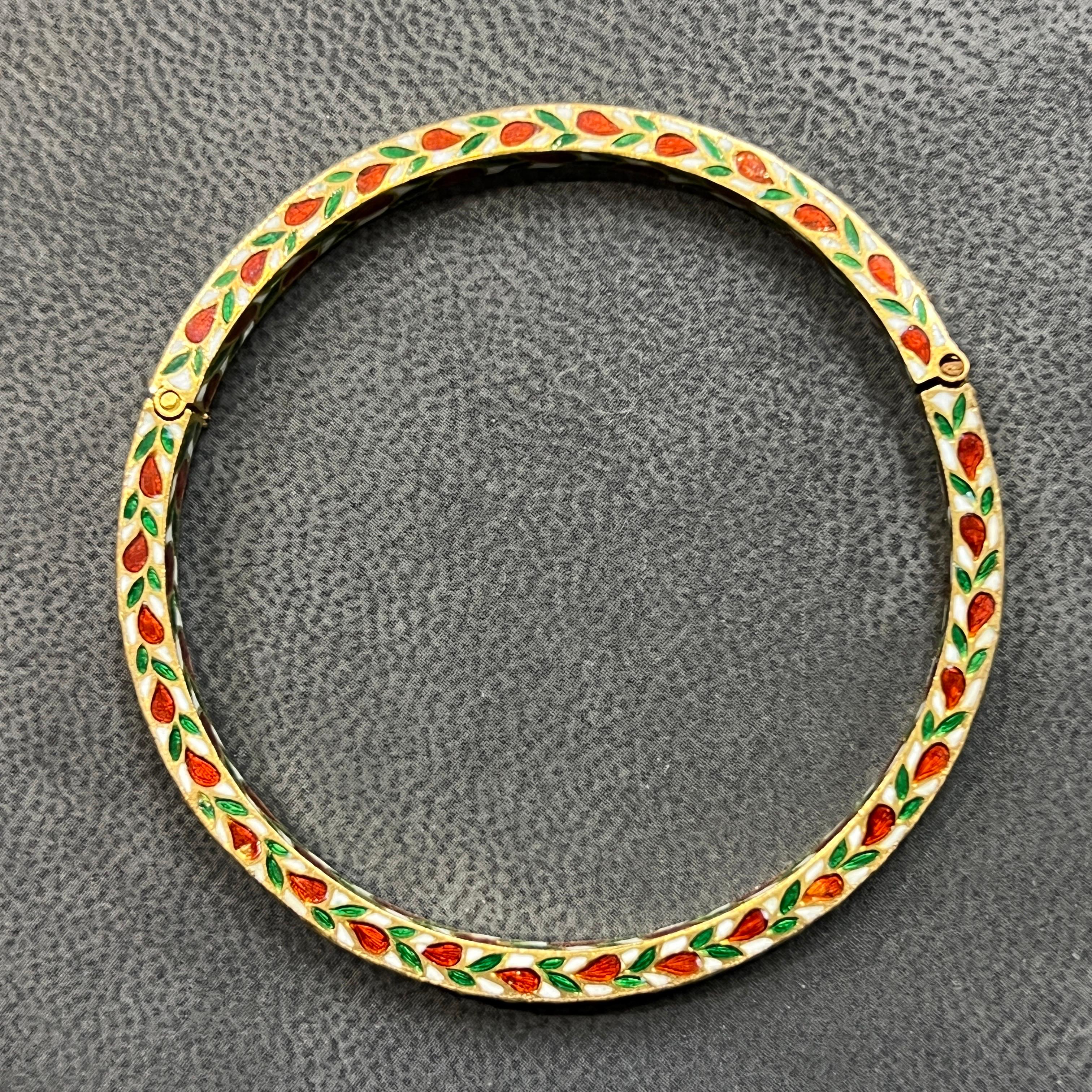 Indian Enamel and Diamond Bangle en venta 2