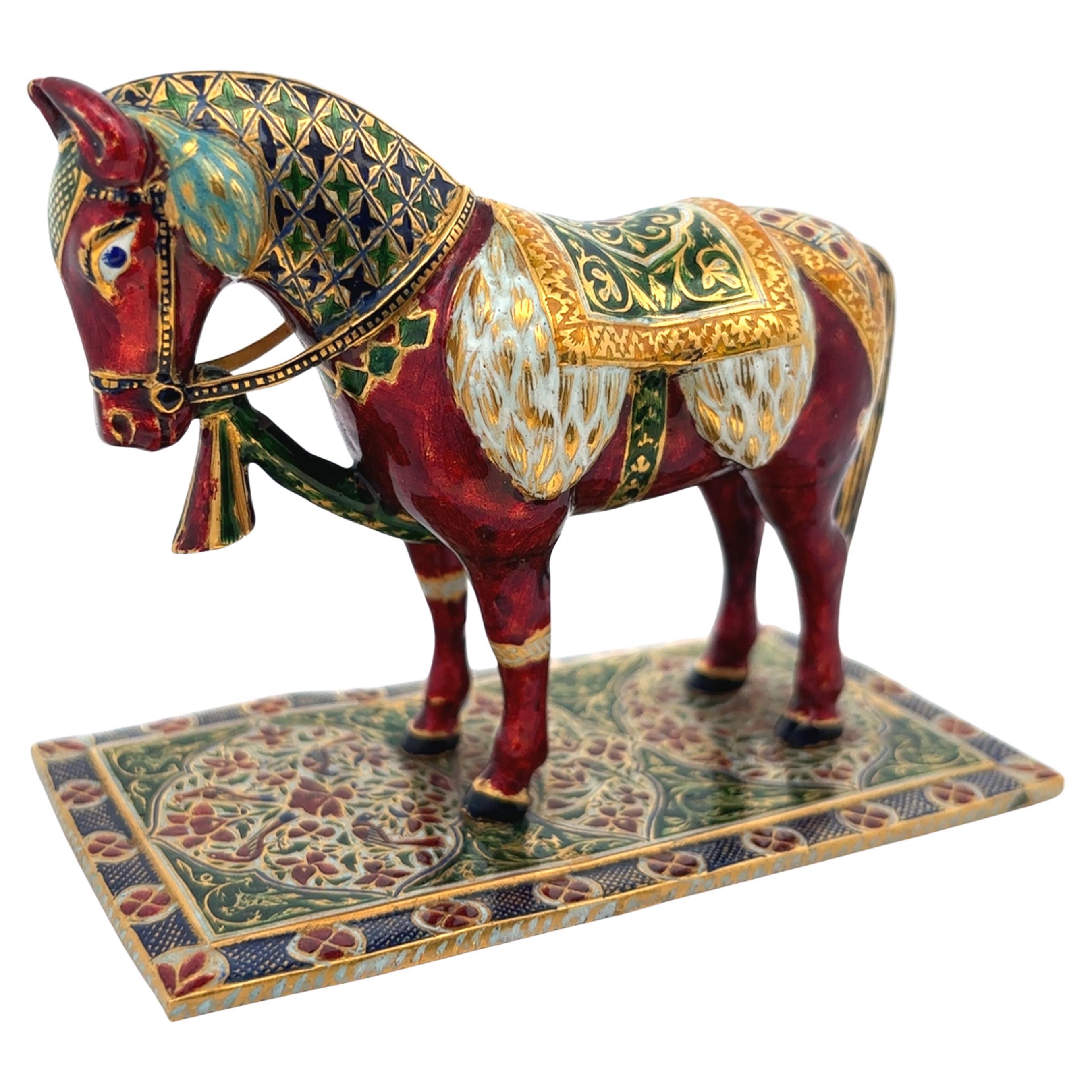 Figurine indienne en émail et or représentant un cheval en vente