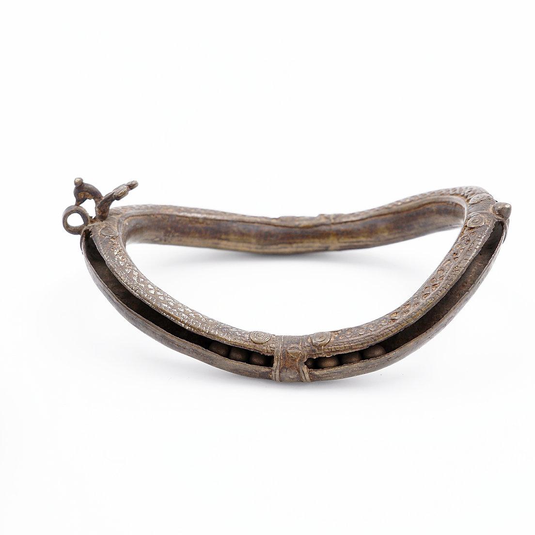 Primitif Bracelet de cheville ethnique indien avec clochettes - 20ème en vente