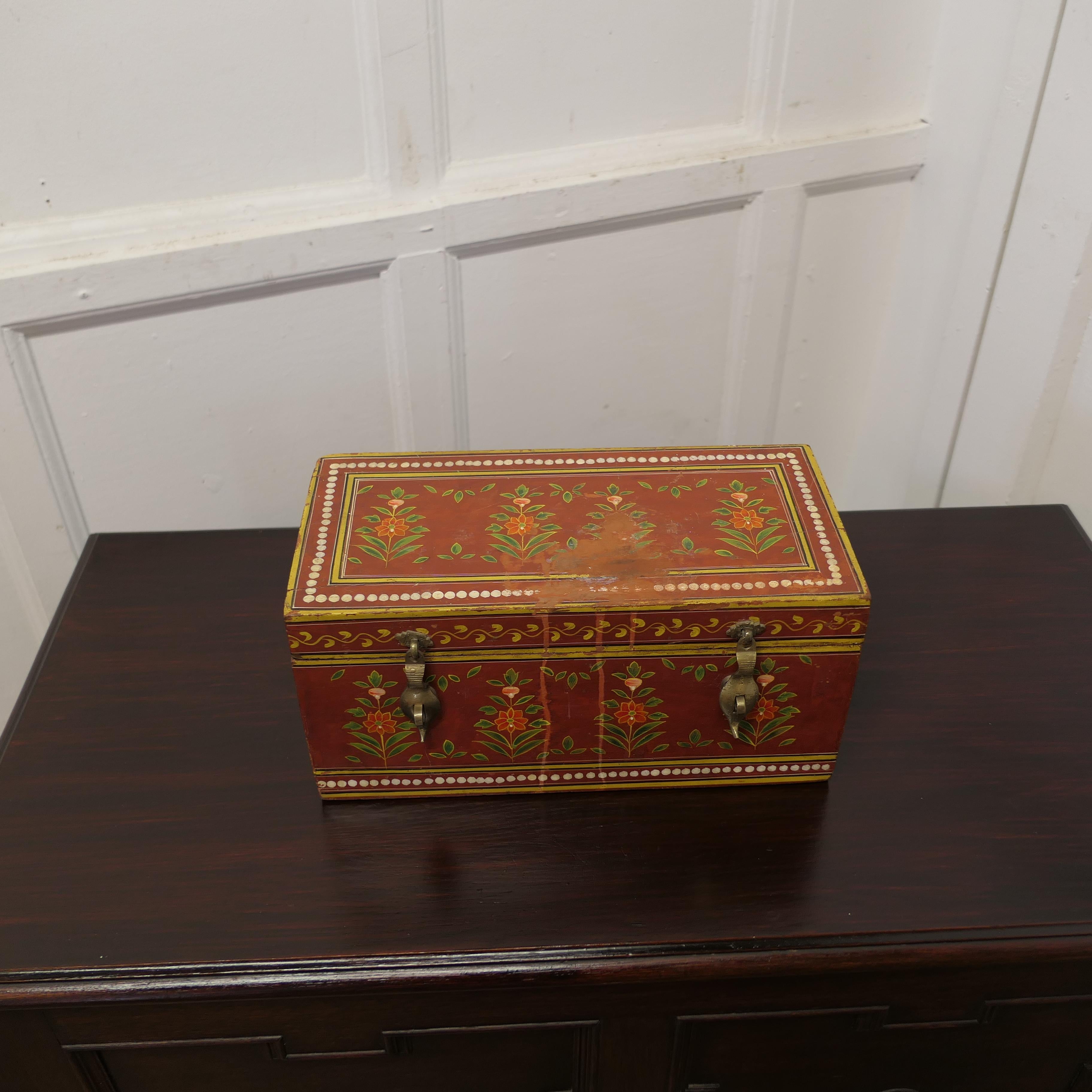 Indian Folk Art Painted Treasure Chest  This is a pretty piece  In Good Condition For Sale In Chillerton, Isle of Wight