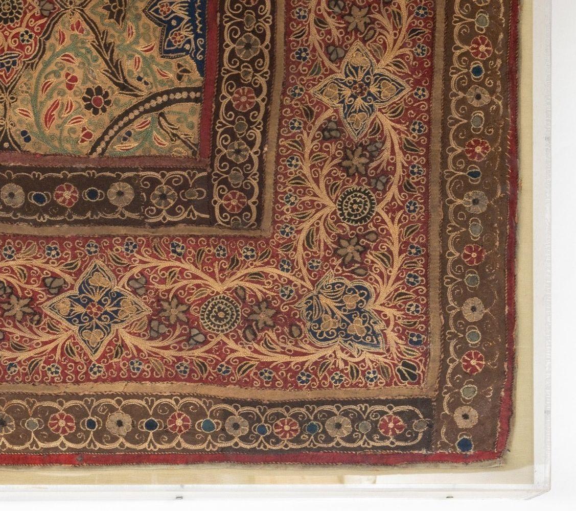 Indien Tapisserie indienne brodée encadrée en vente