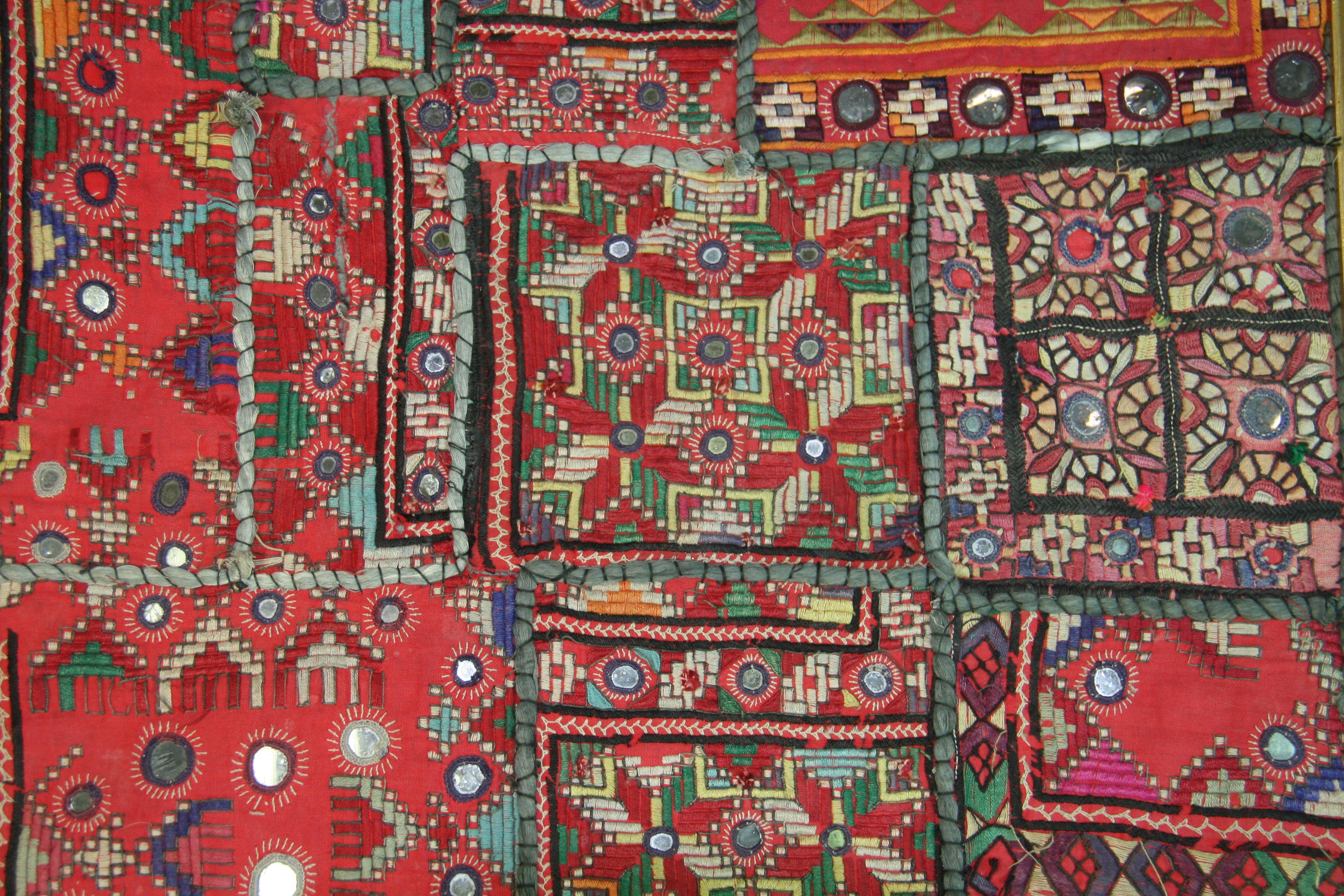 Indisches gerahmtes Textil-Patchwork (Handgefertigt) im Angebot