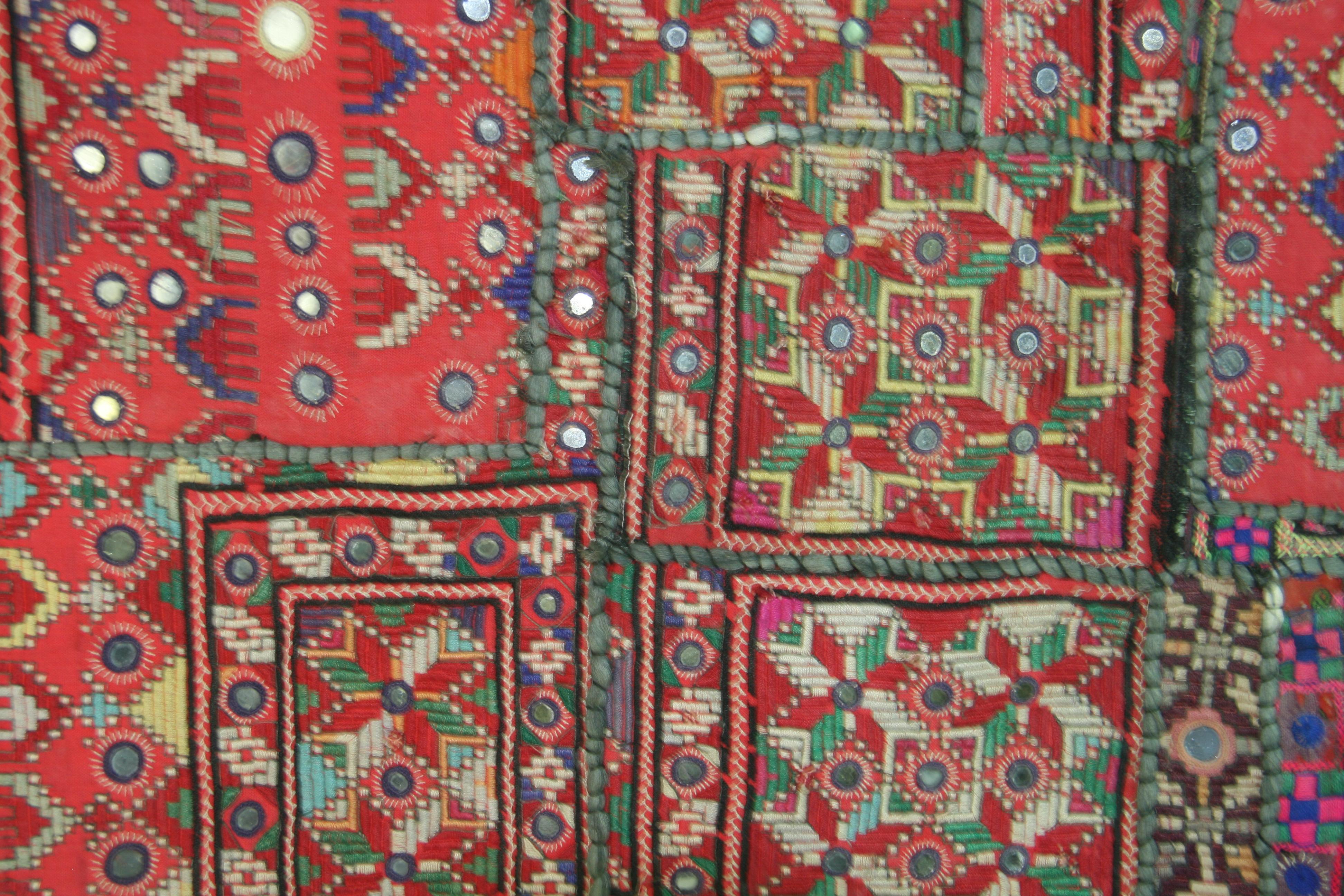 Indisches gerahmtes Textil-Patchwork (Mitte des 20. Jahrhunderts) im Angebot
