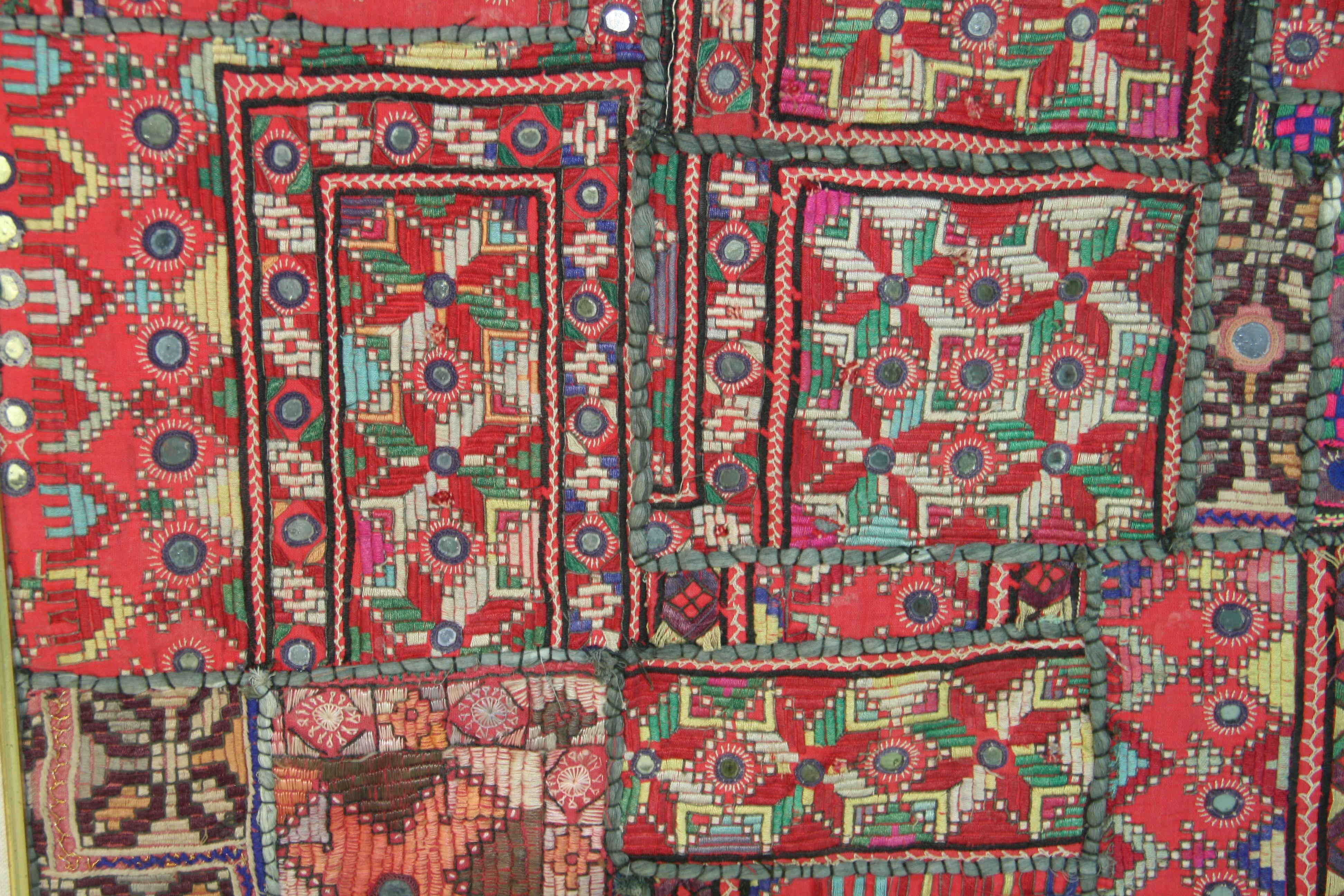 Indisches gerahmtes Textil-Patchwork im Angebot 1