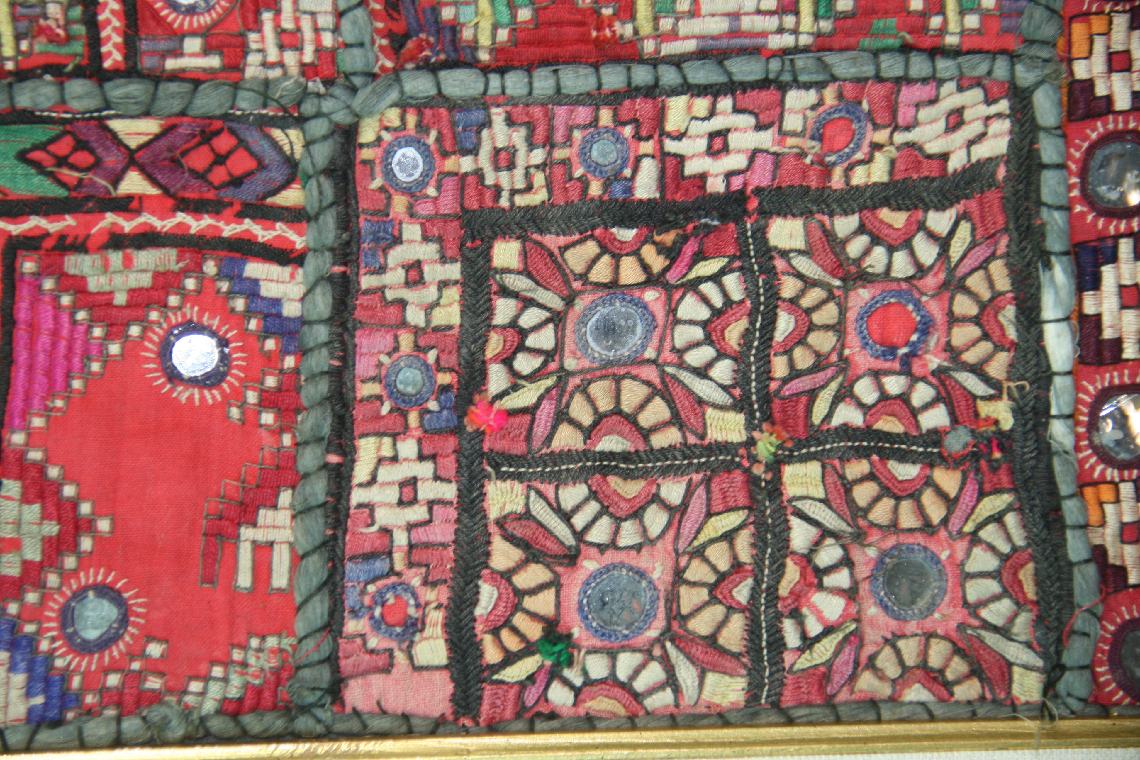 Indisches gerahmtes Textil-Patchwork im Angebot 3