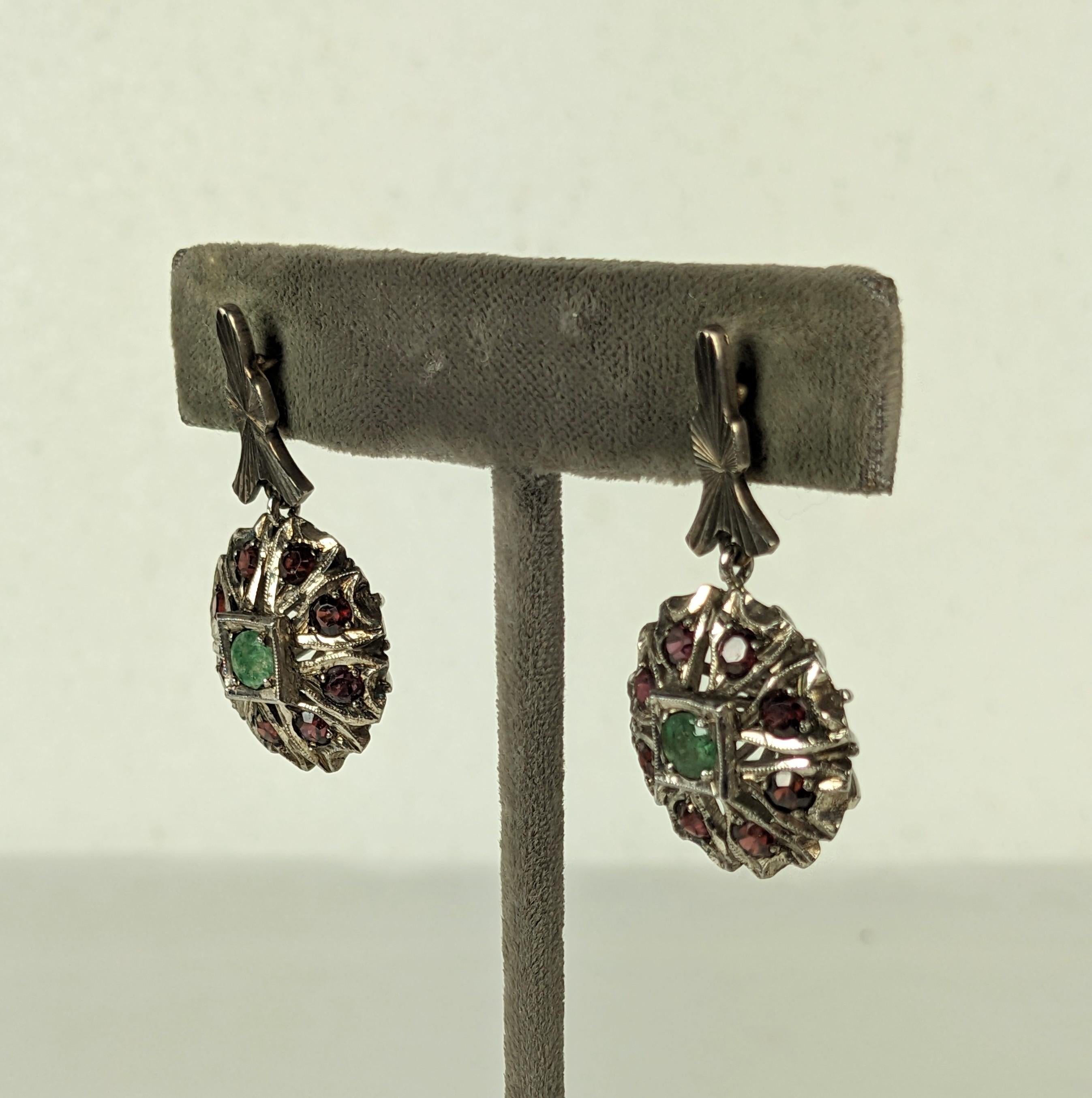 Indian Garnet and Emerald Drop Earrings In Good Condition For Sale In New York, NY