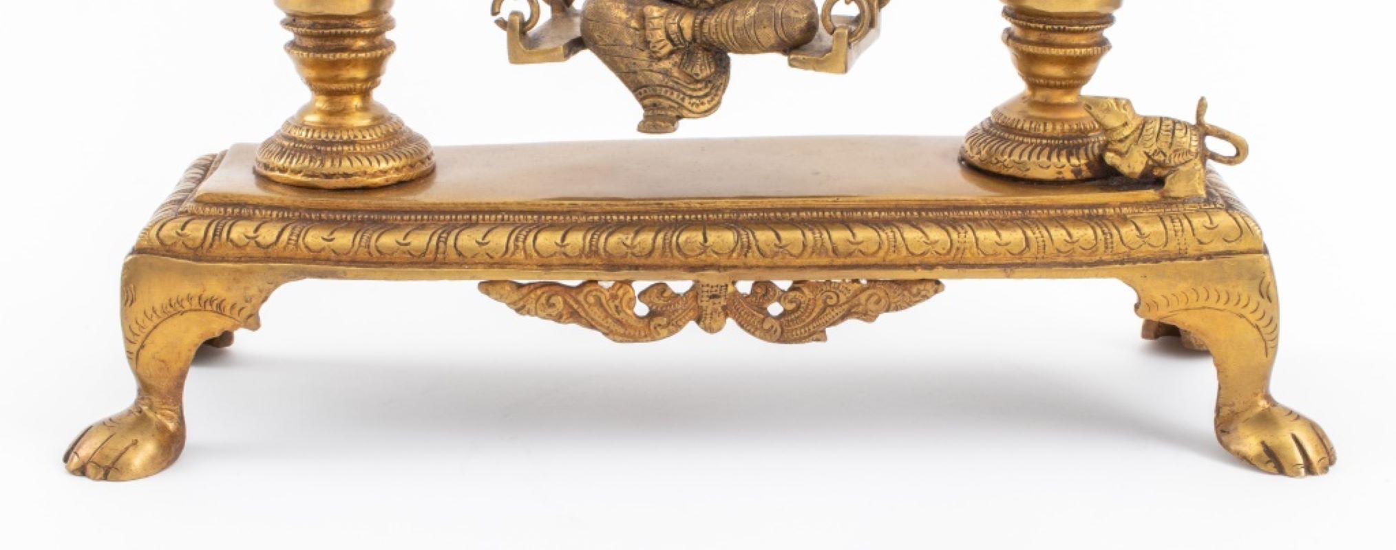 Indische vergoldete Bronze Ganesha auf Swing-Skulptur im Angebot 3