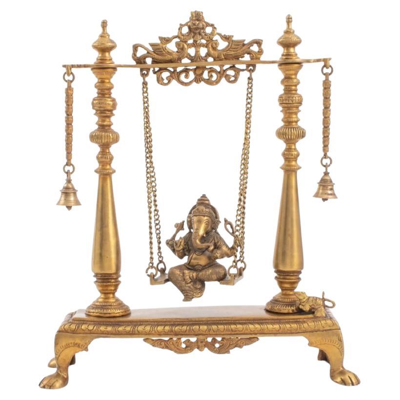 Sculpture indienne Ganesh sur balancier en bronze doré