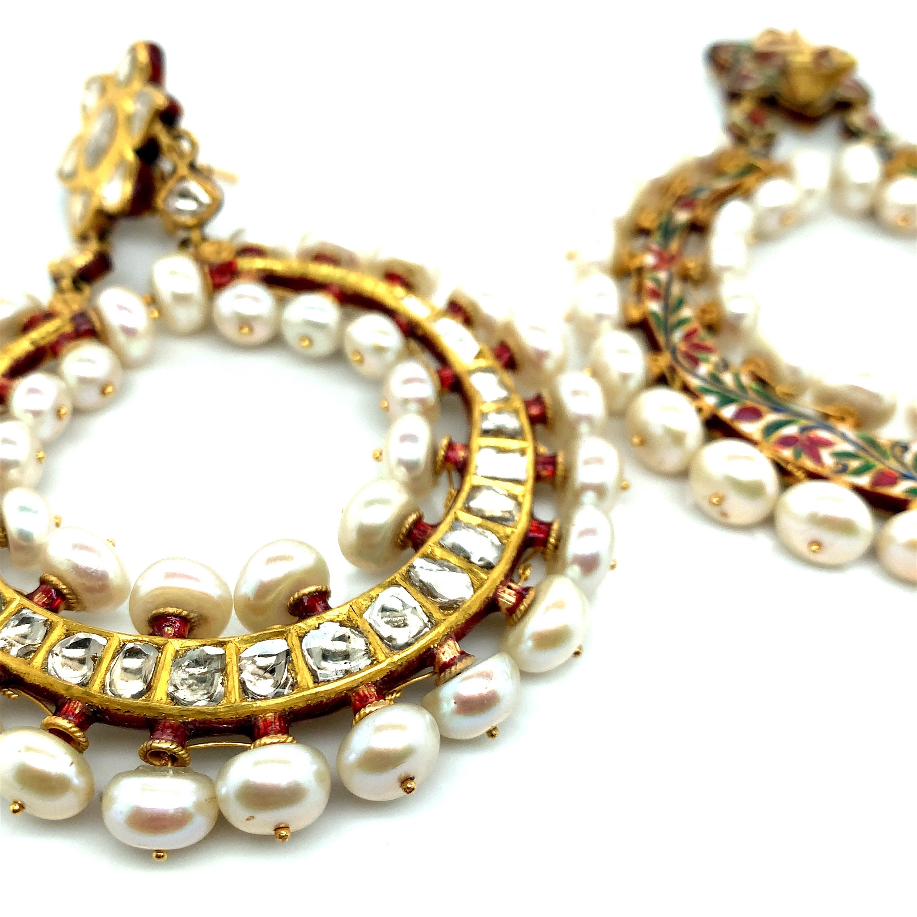 Indische Süßwasserperlen-Diamant-Ohrringe aus Gold im Angebot 2