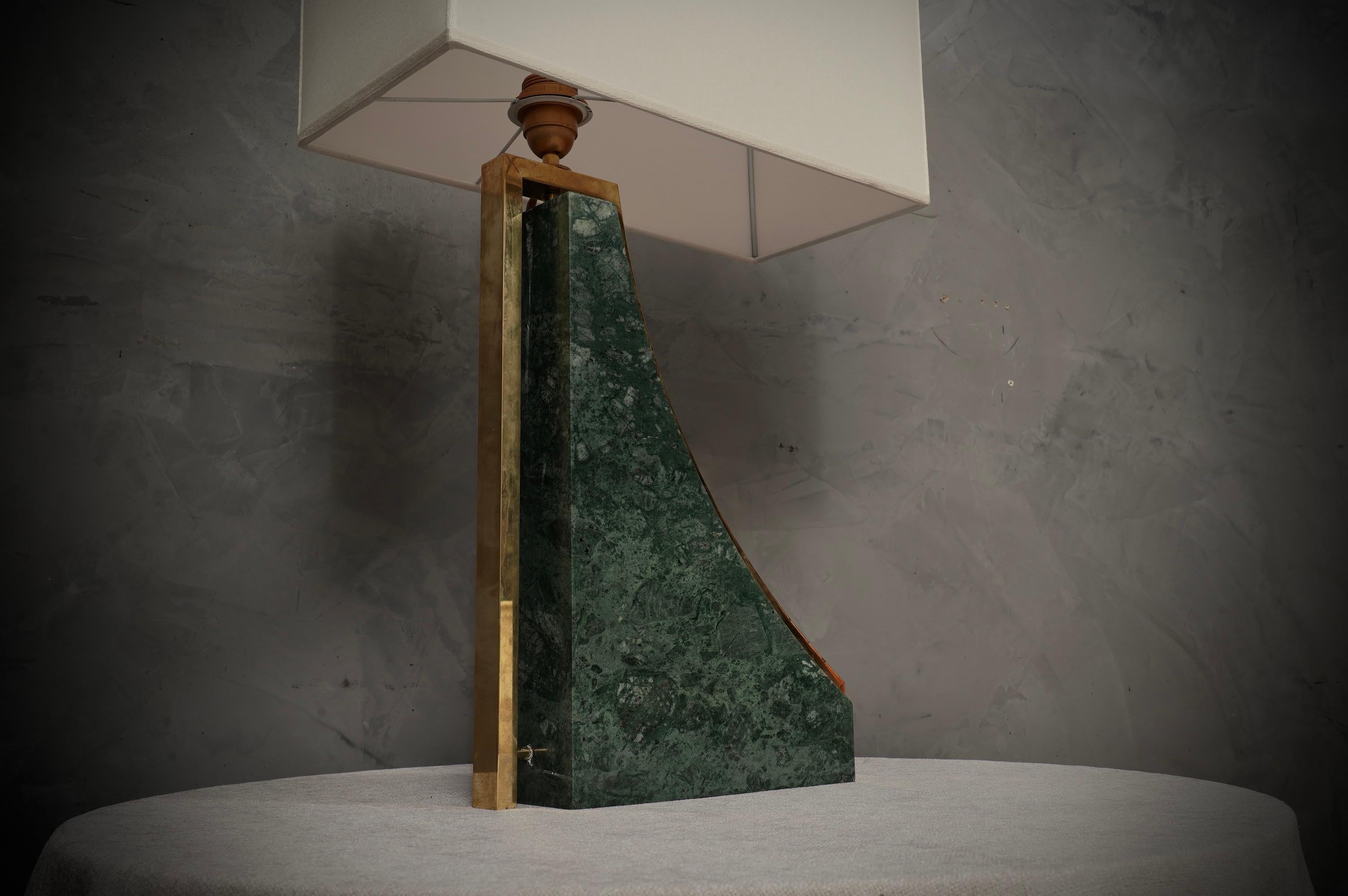 Lámpara de mesa italiana de mármol verde indio y latón, 2000 Latón en venta