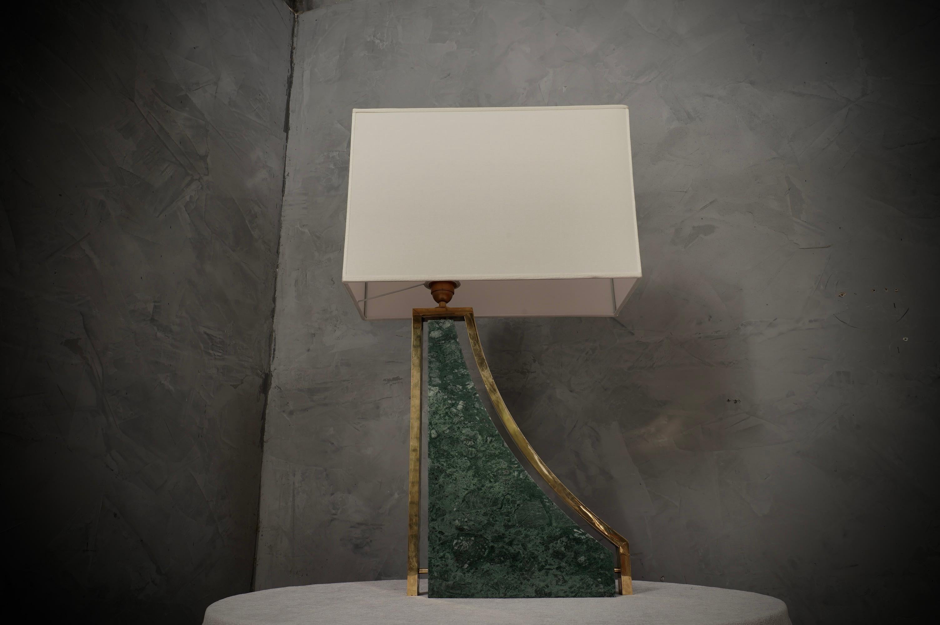 Lámpara de mesa italiana de mármol verde indio y latón, 2000 en venta 2