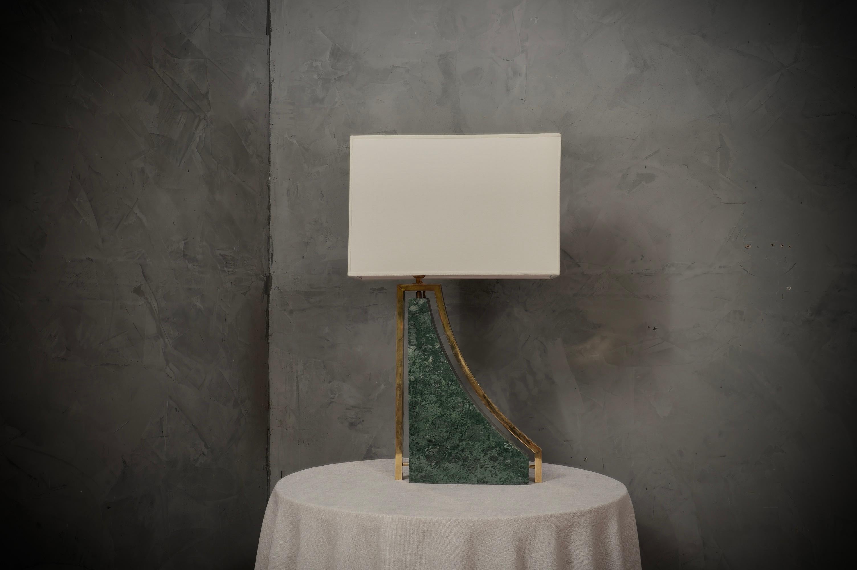 Lámpara de mesa italiana de mármol verde indio y latón, 2000 en venta 1