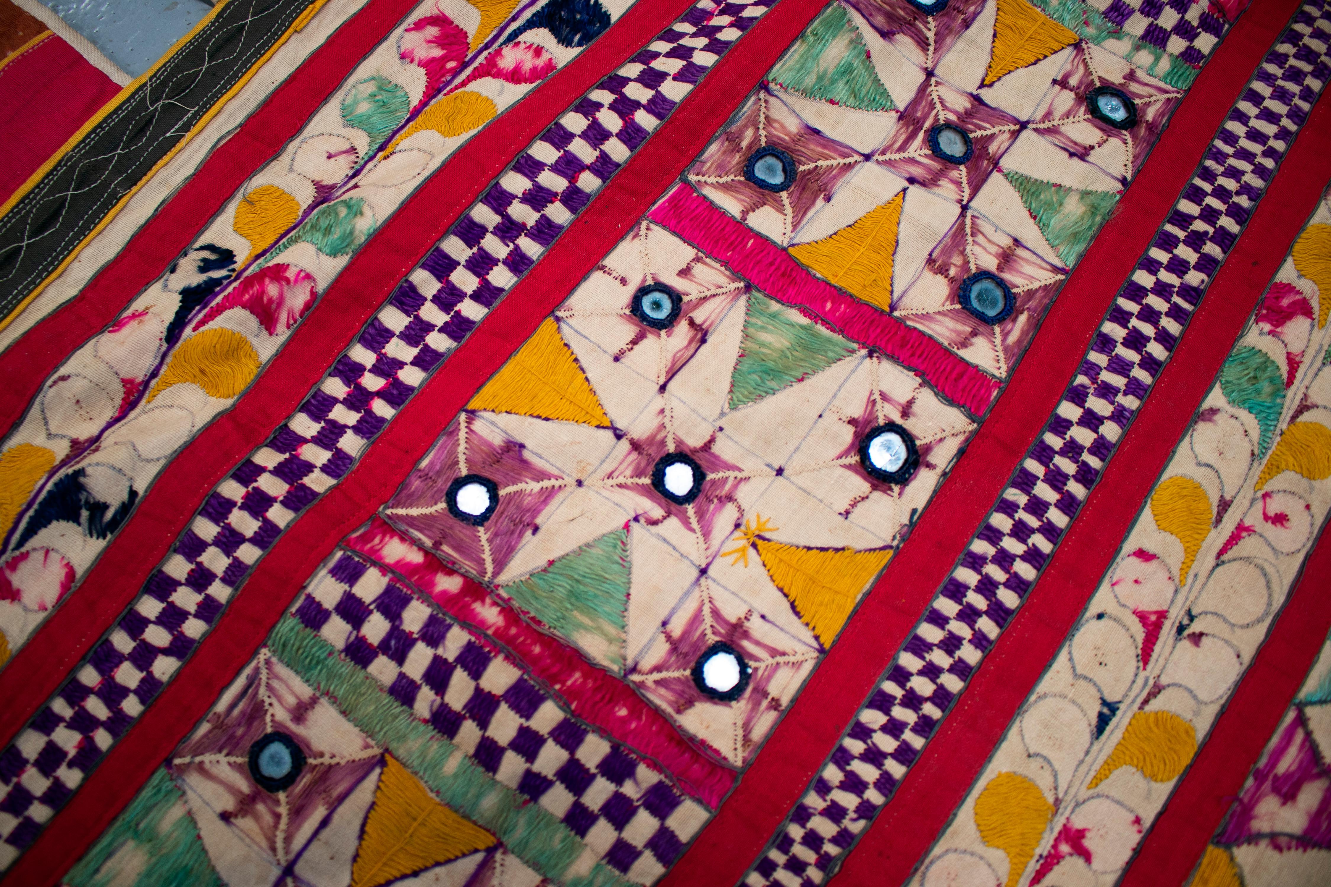 Indische handgenähte Seiden Patchwork Hochzeitsdekoration im Angebot 10