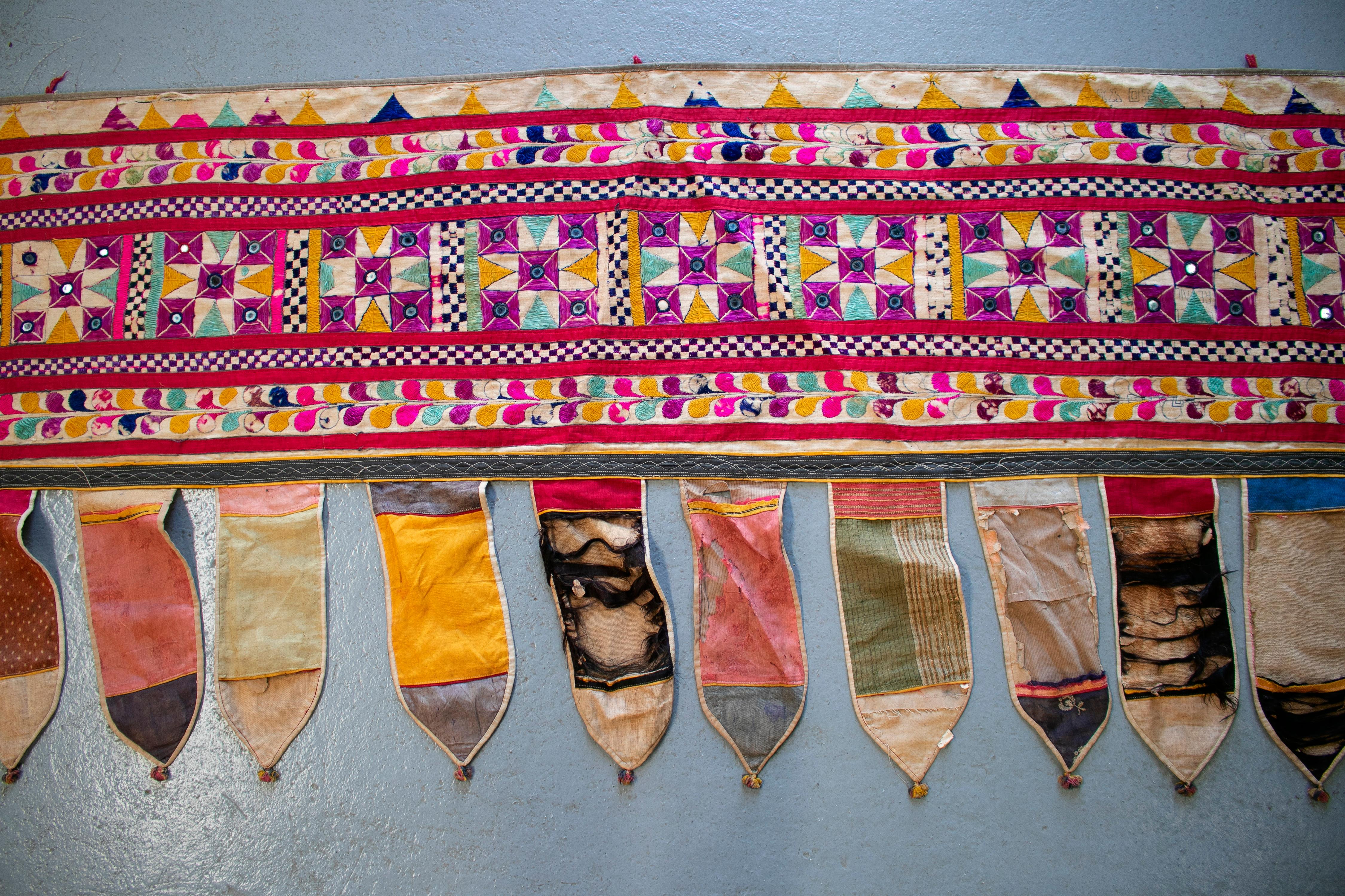 Indische handgenähte Seiden Patchwork Hochzeitsdekoration im Angebot 3