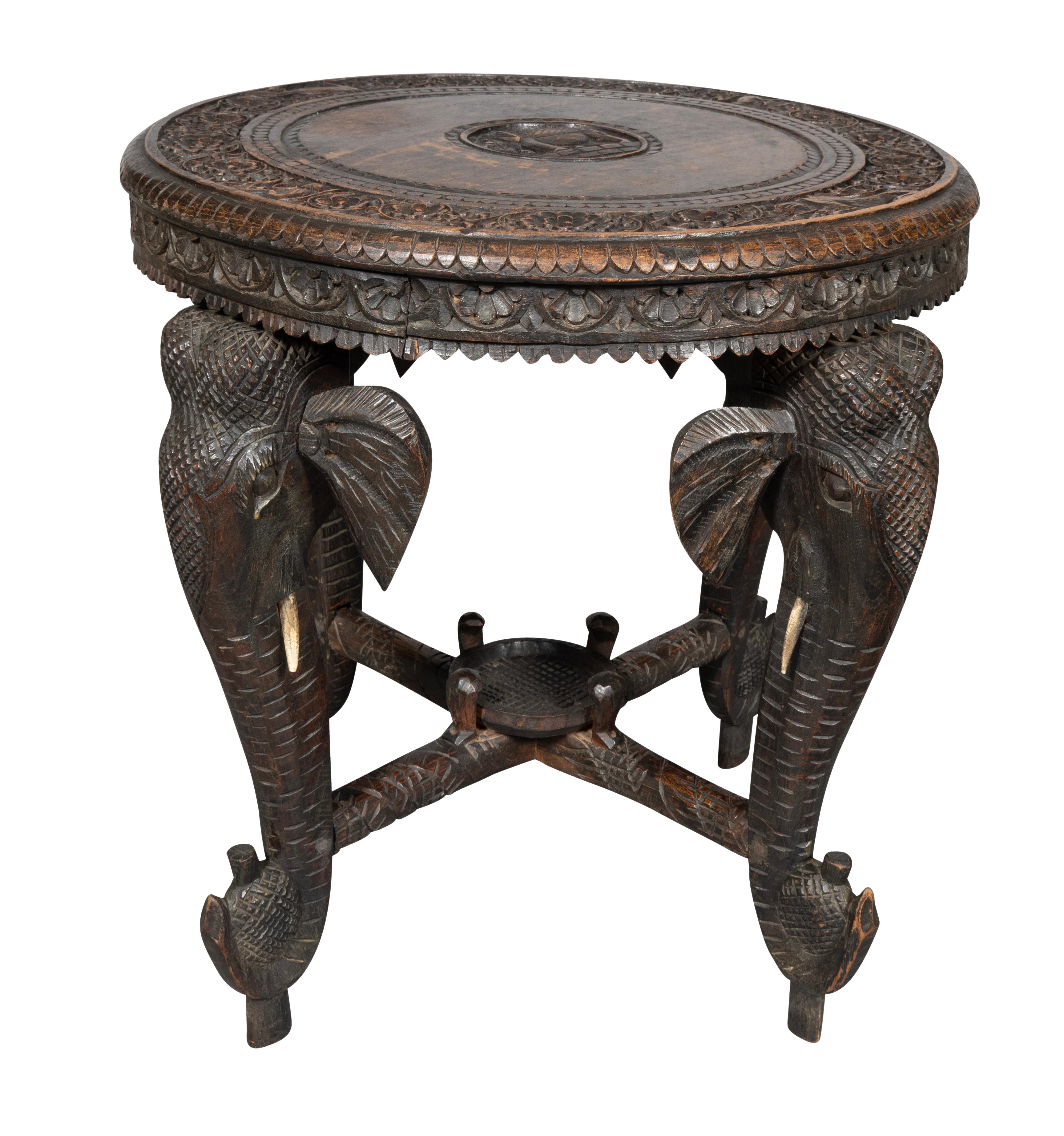 Bois Table éléphant en bois dur indien en vente